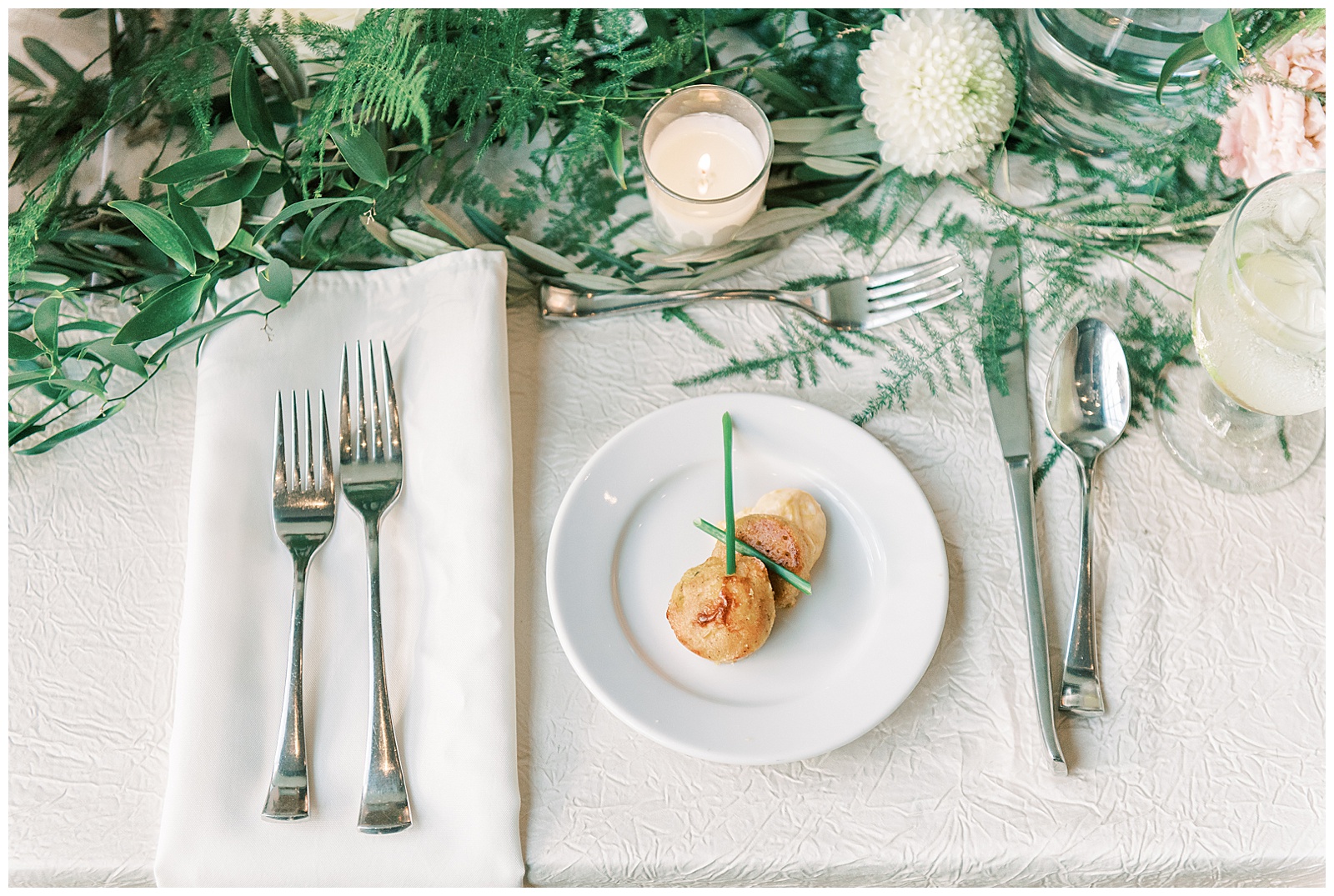 classy green and white plating for wedding catering location for modern summer wedding