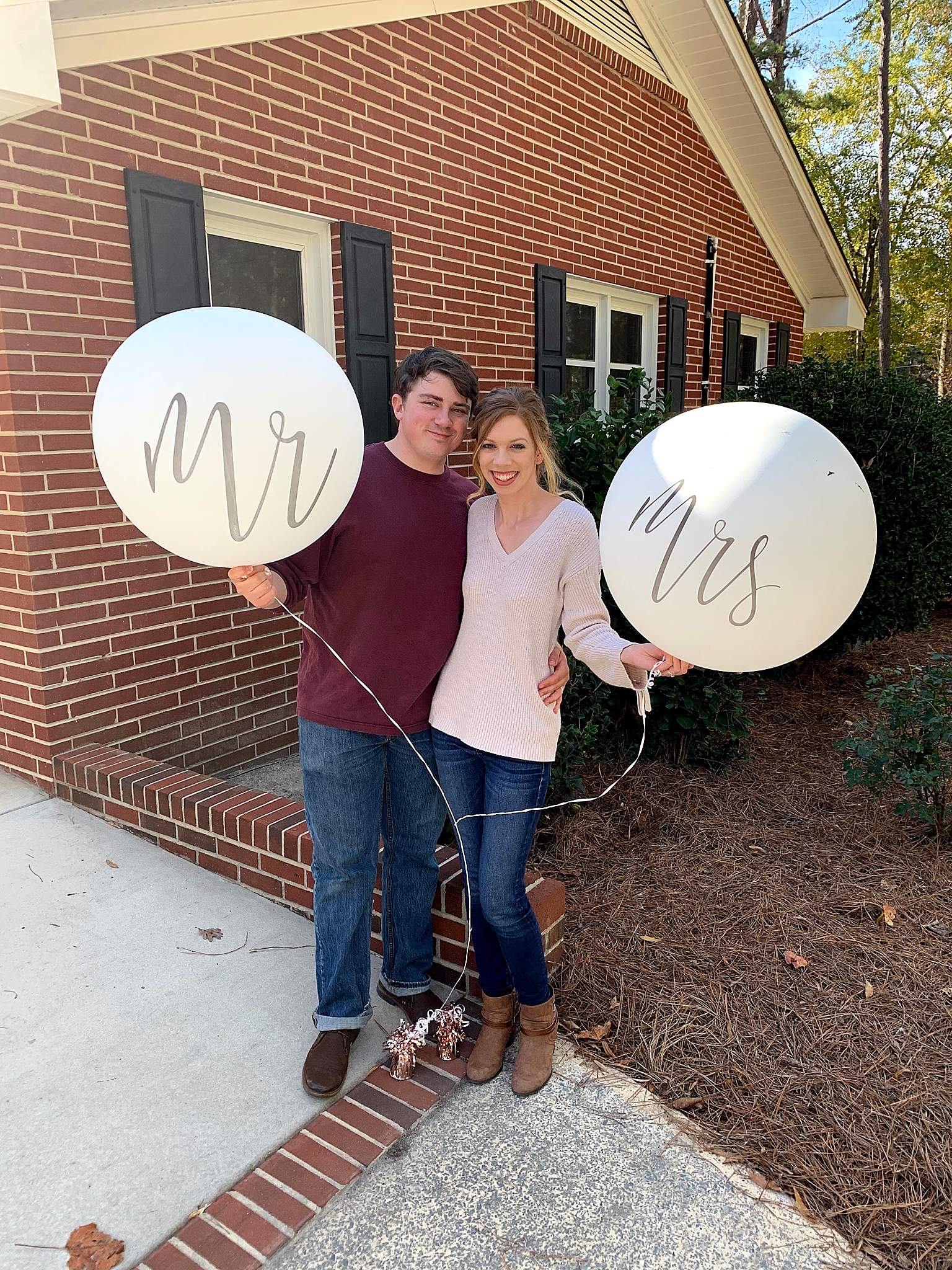 Mr and Mrs balloon for married couple