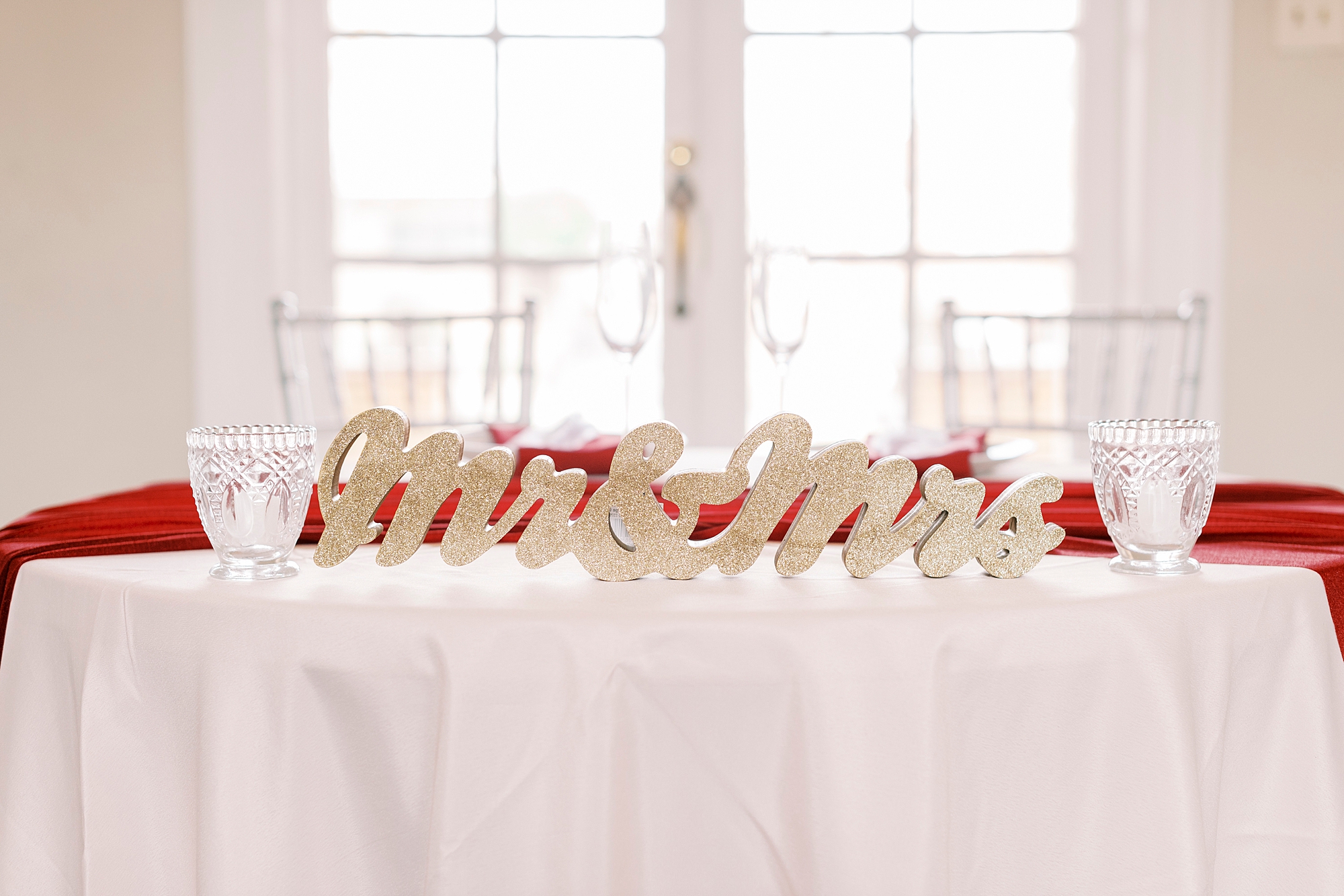 gold Mr and mrs sign on table for fall wedding at Separk Mansion reception 