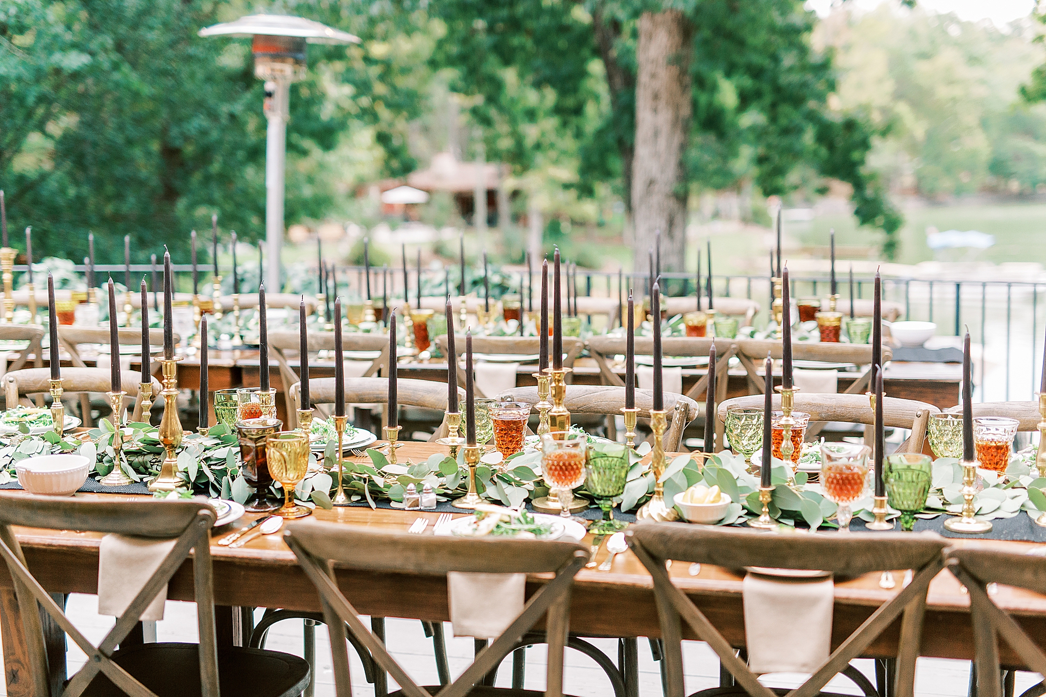 tablescapes for lakefront rehearsal dinner