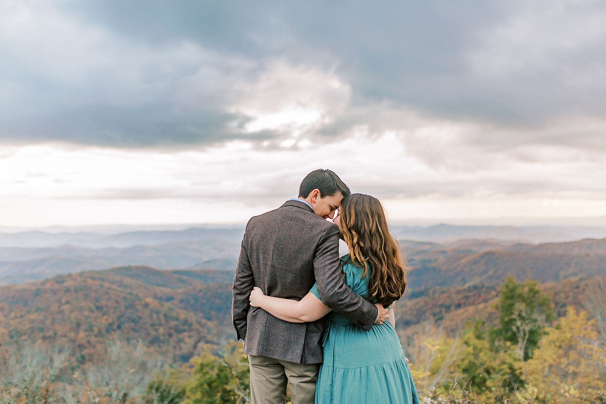 Thunder Hill overlook engagement portraits