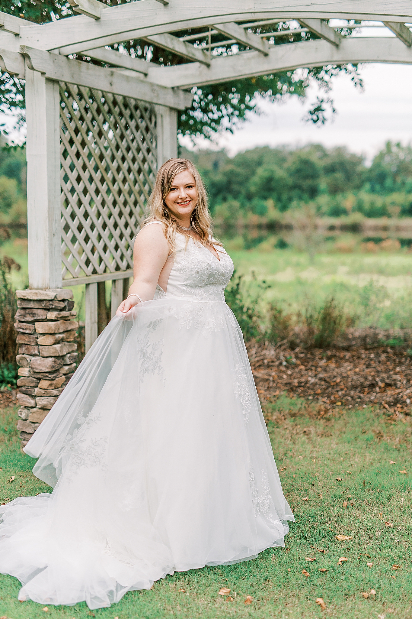 classic bridal portraits at The Arbors