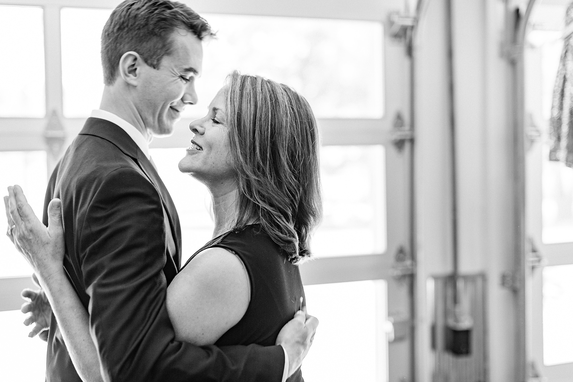 Elegant wedding in Charlotte NC photographed by Kevyn Dixon Photography with light blue and navy details