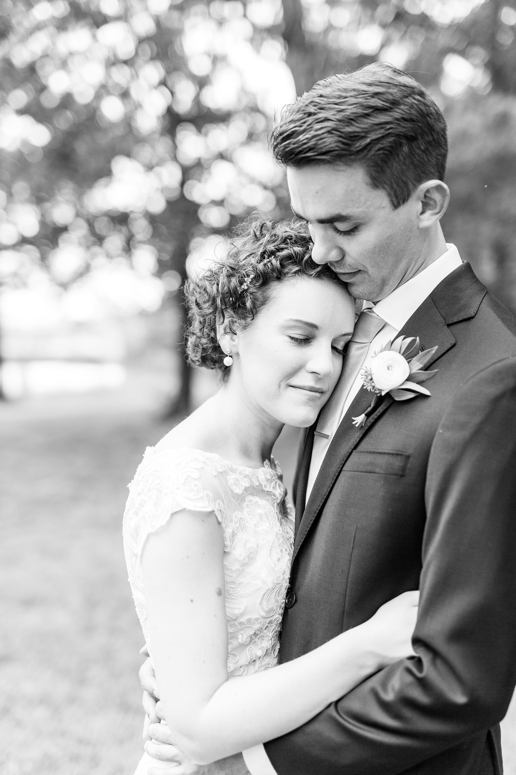 Elegant wedding in Charlotte NC photographed by Kevyn Dixon Photography with light blue and navy details