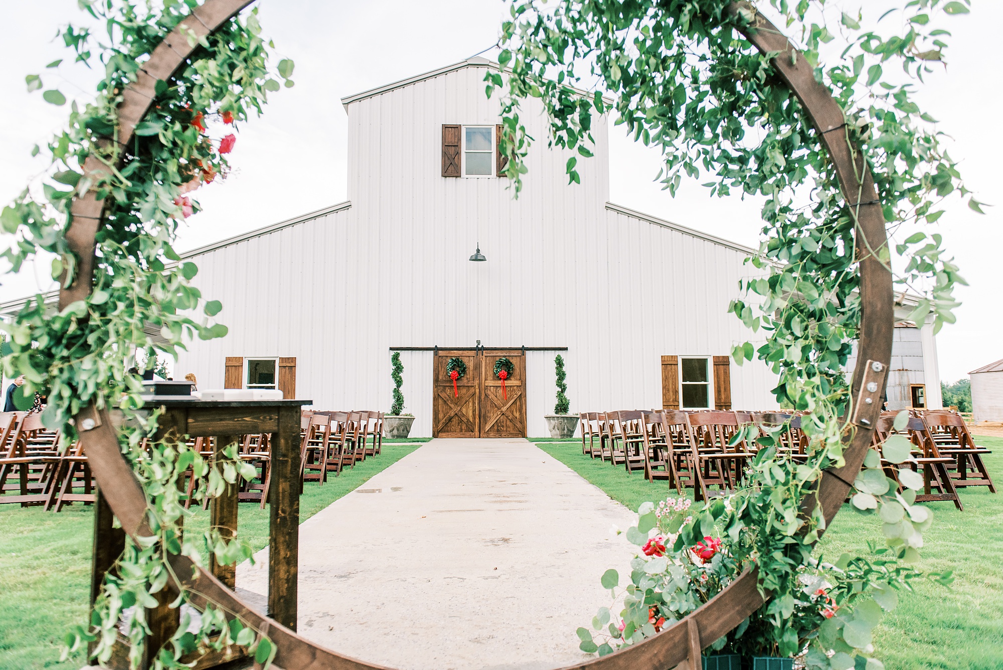 Classic Belle's Venue wedding in South Carolina photographed by Kevyn Dixon Photography