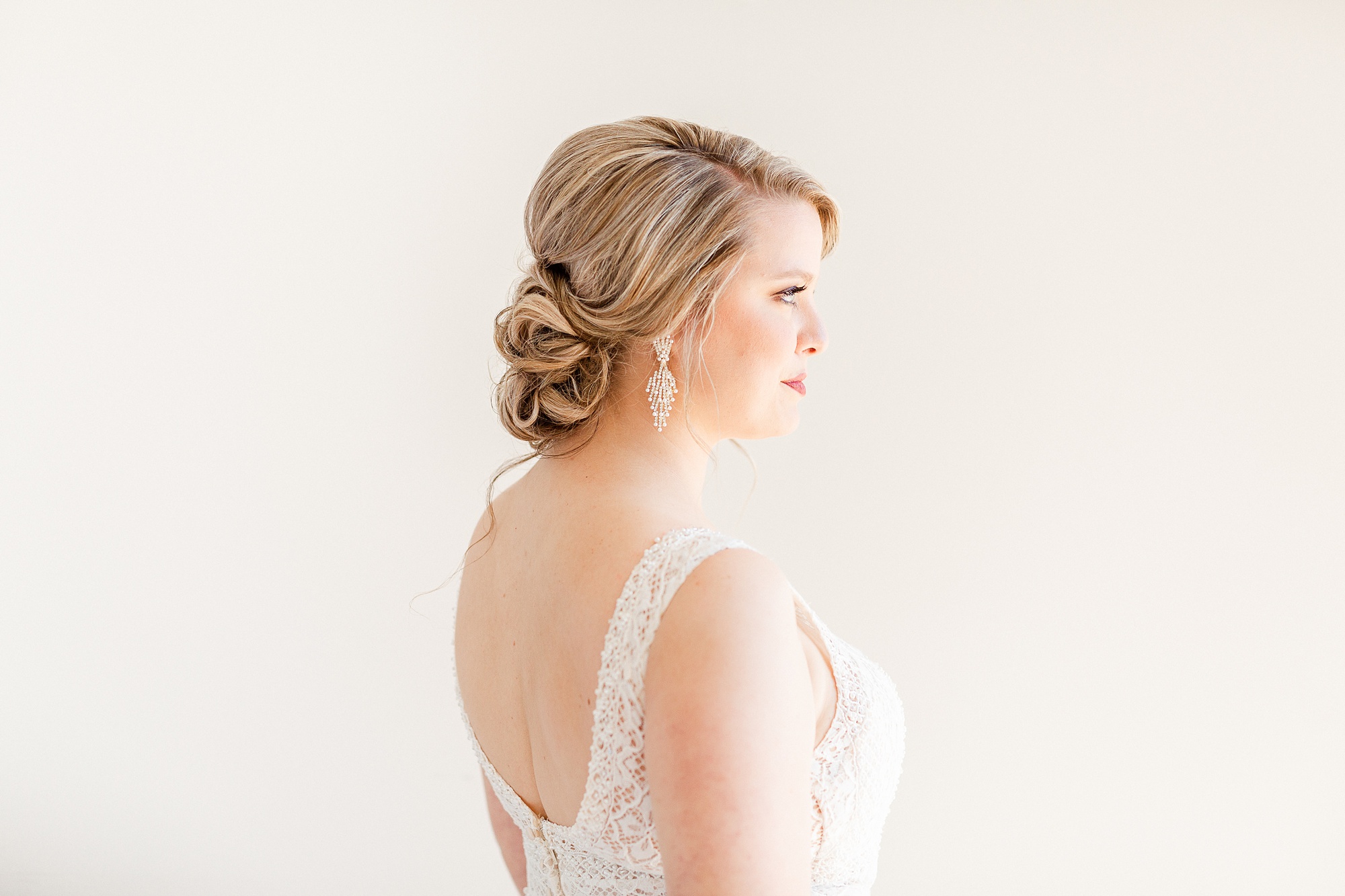 elegant bridal portraits at The Glass Box