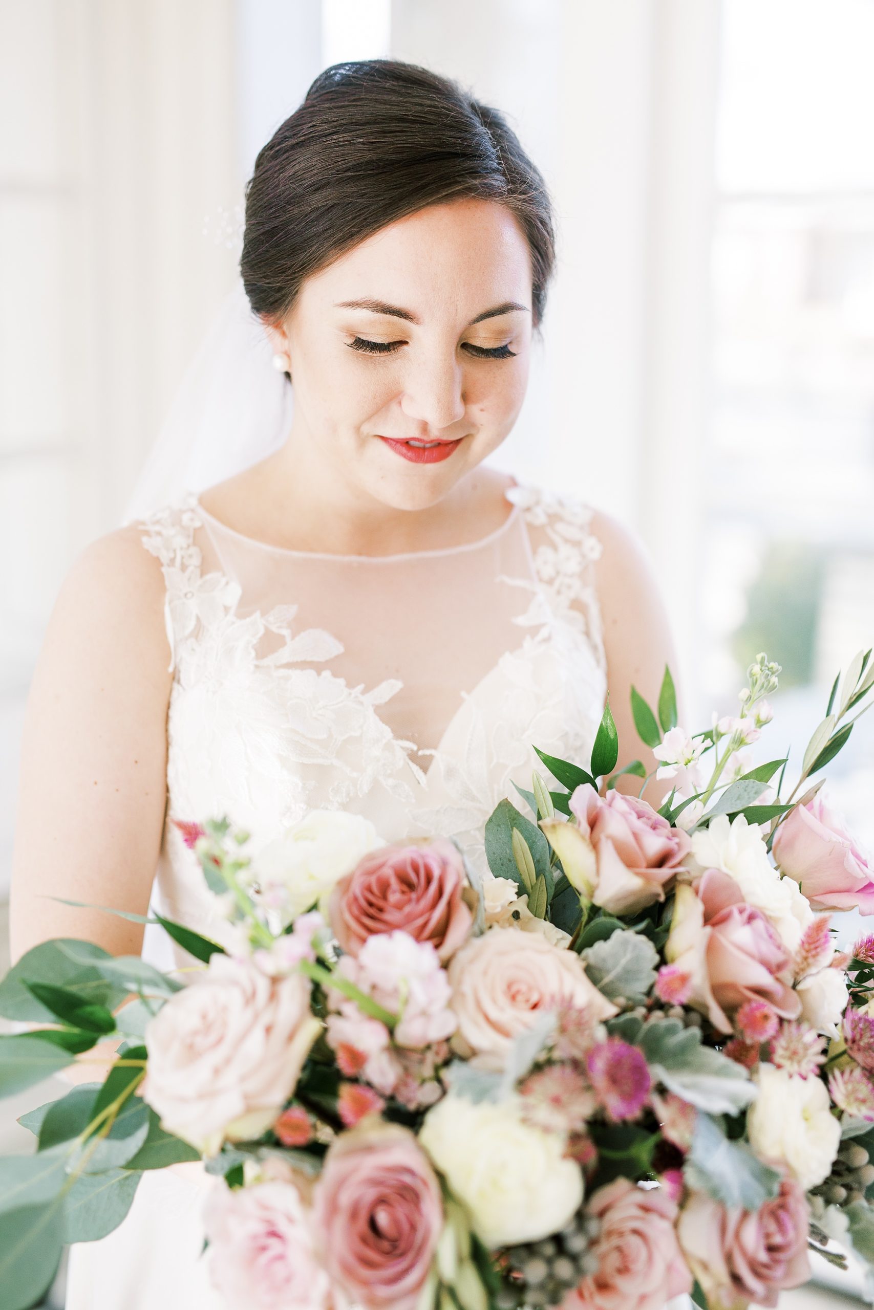 mauve fall wedding bouquet inspiration for bride