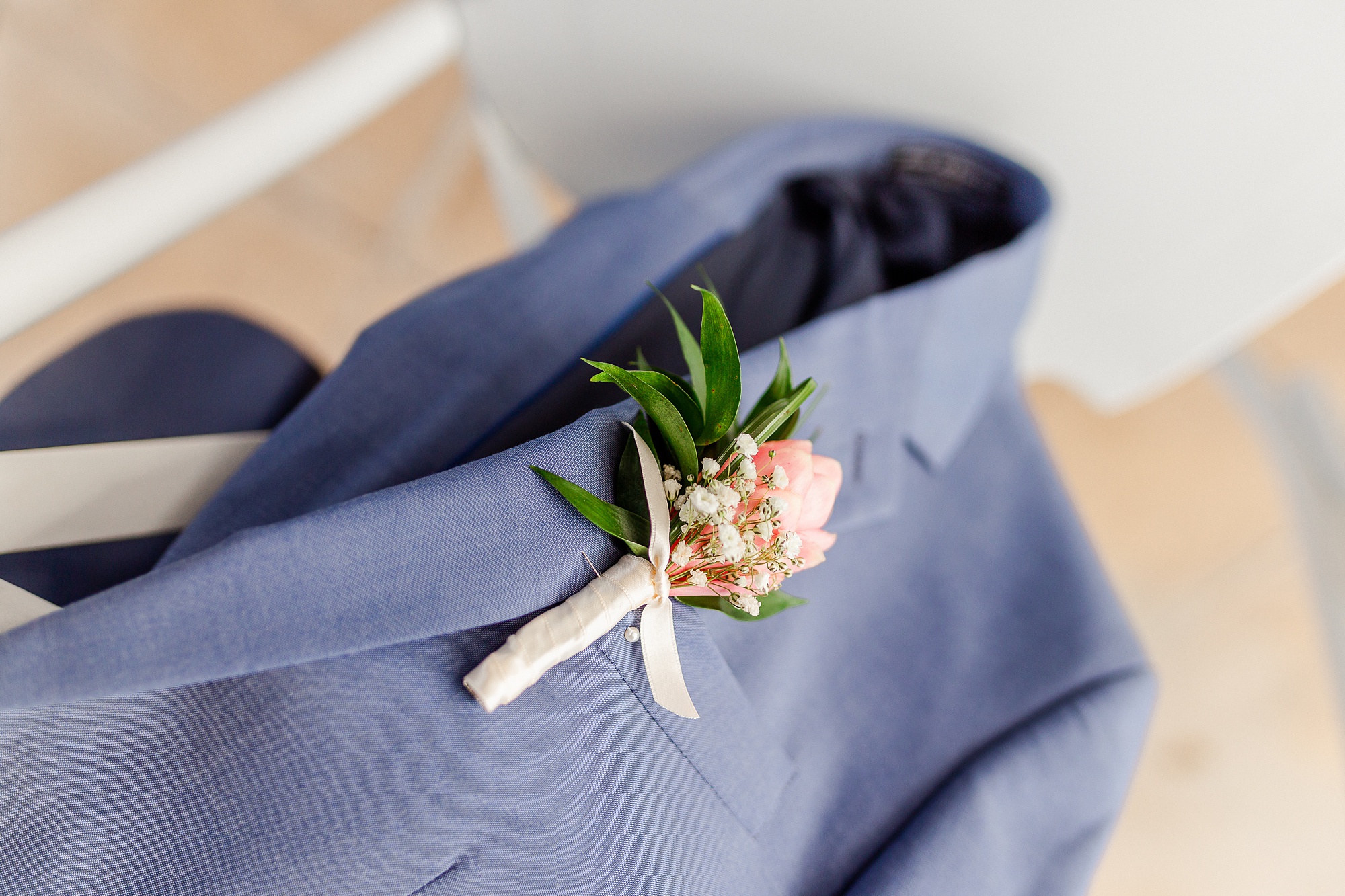 groom's boutonnière for tropical wedding