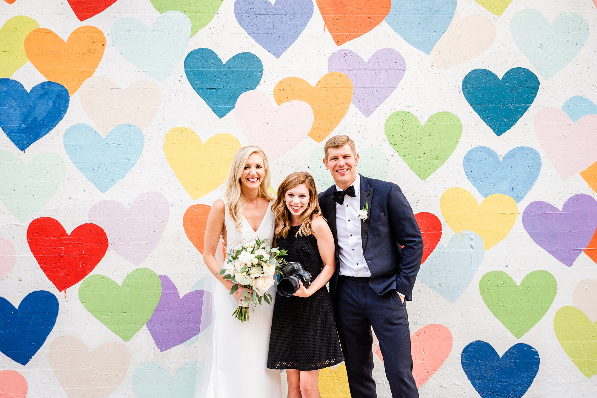 wedding photographer opens doors to online course about finances for photographers