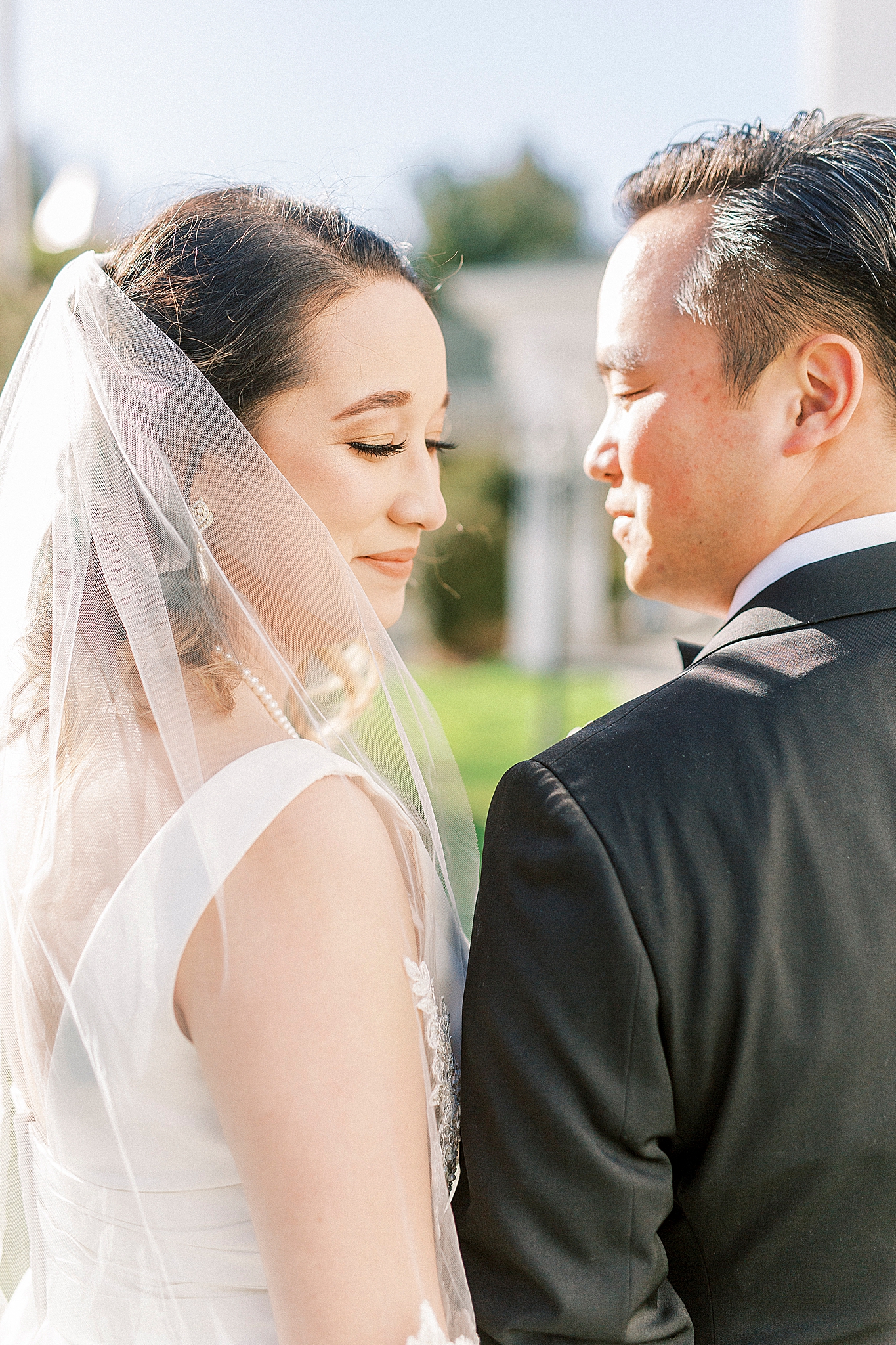 groom looks at bride during Green Park Inn wedding photos