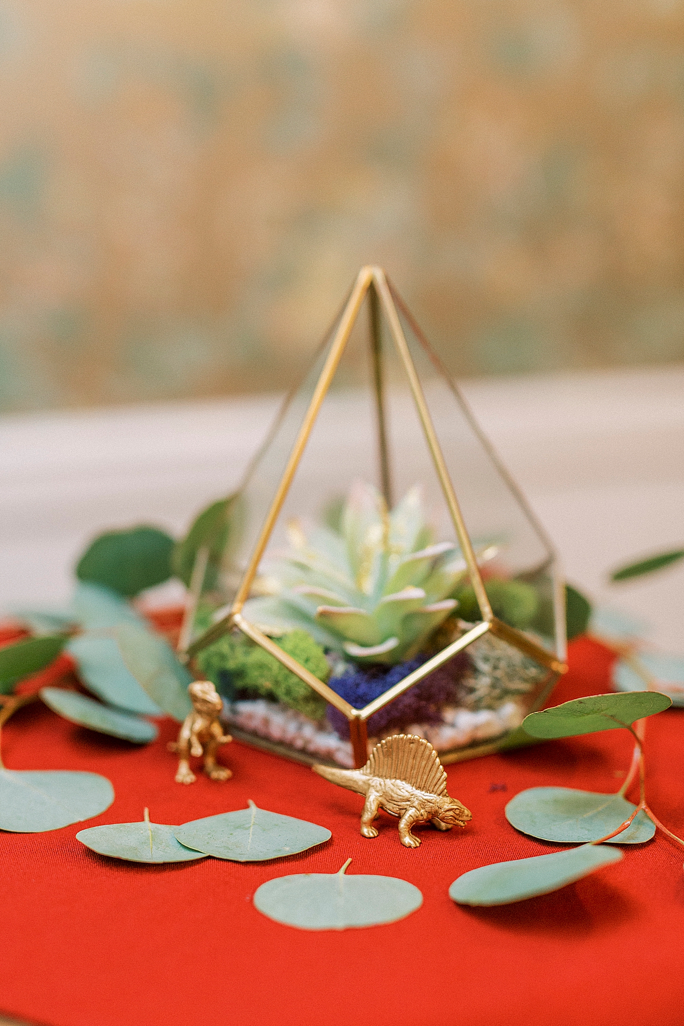 gold geometric centerpiece at Green Park Inn Wedding