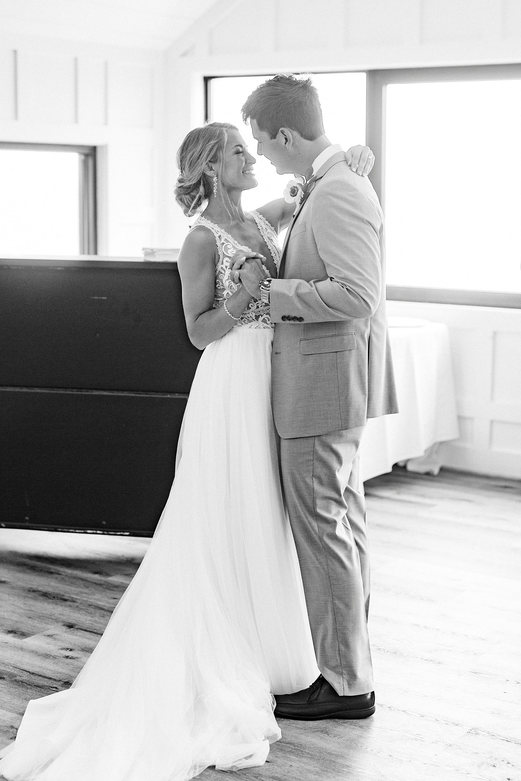 newlyweds first dance at Oceanic Restaurant