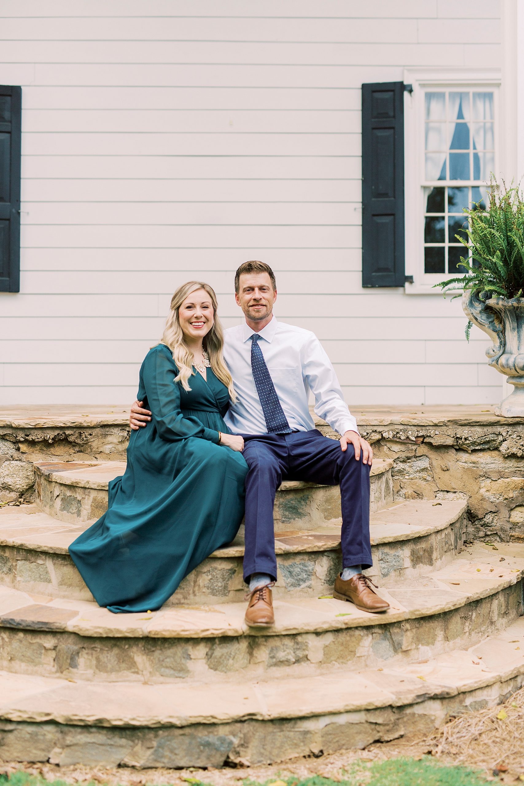 early fall Vesuvius Vineyards engagement session for couple