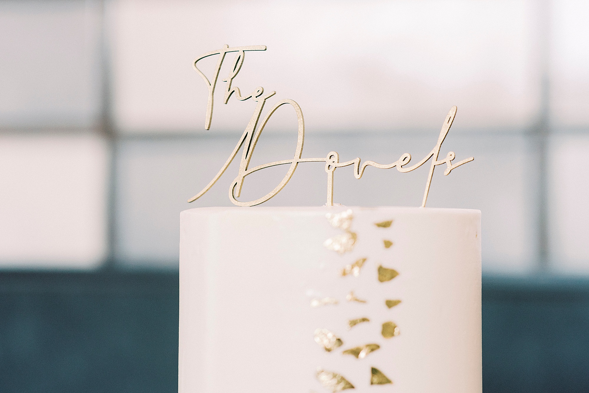 gold cake topper for modern cake