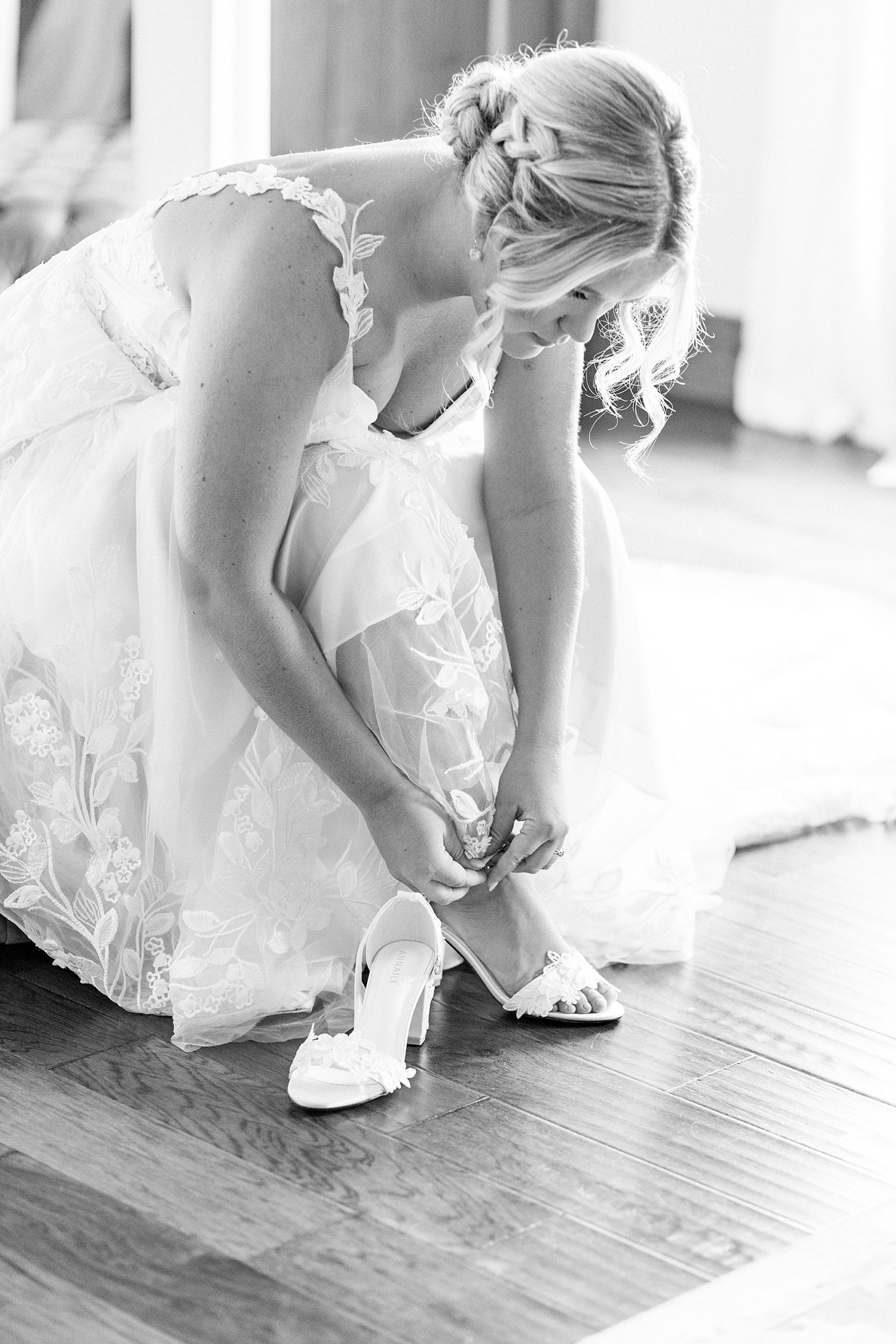 bride prepares for NC wedding day