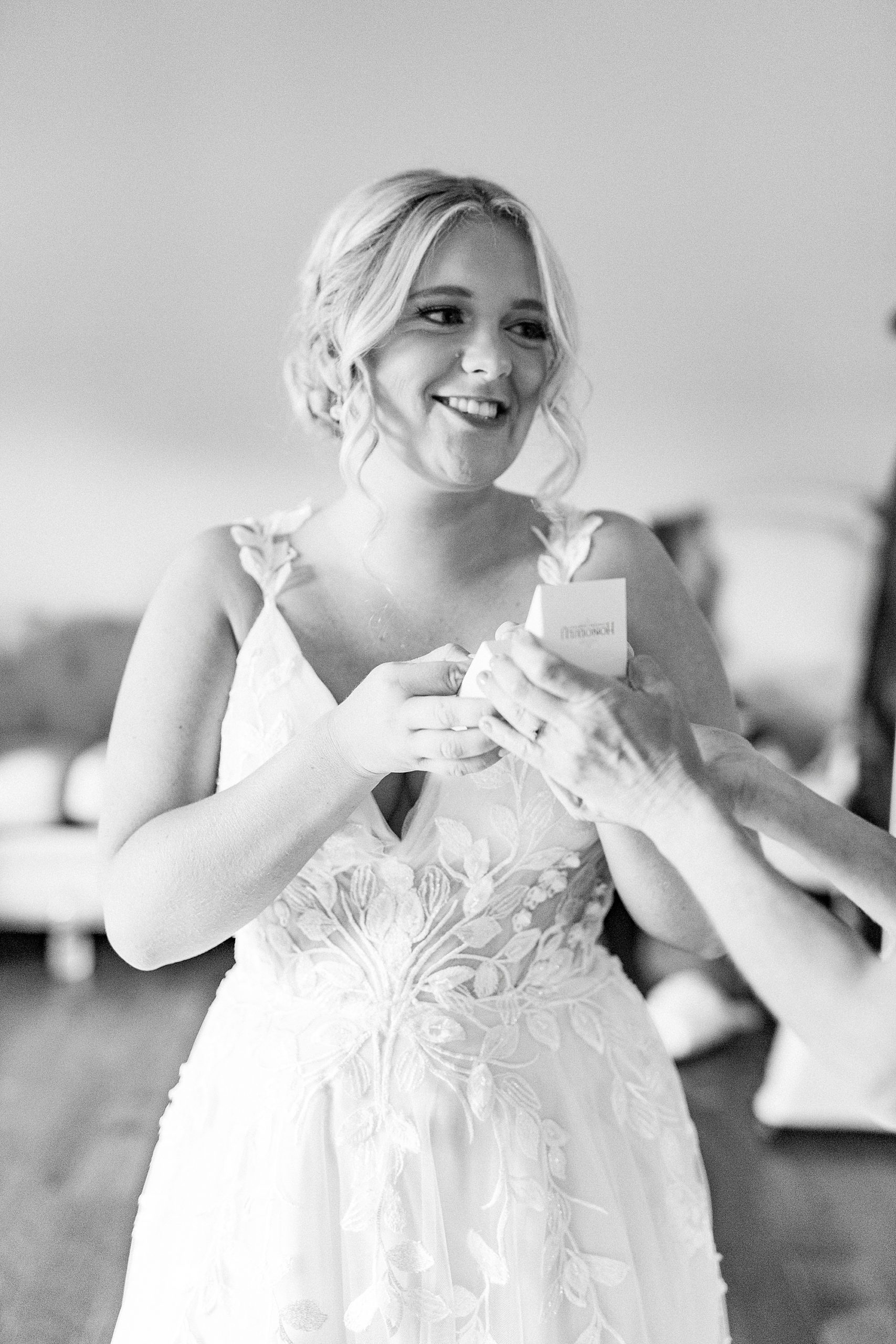 bride opens jewelry on wedding day