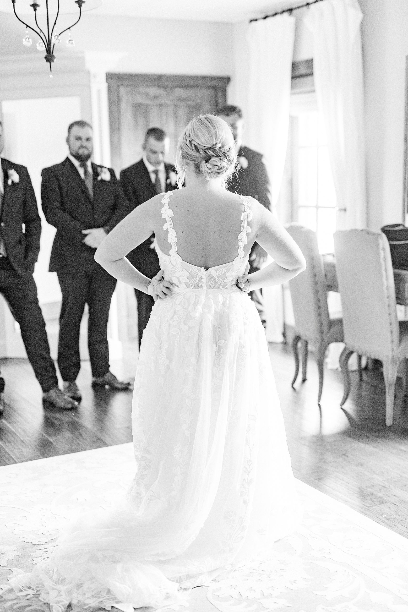 bride has first look with brothers