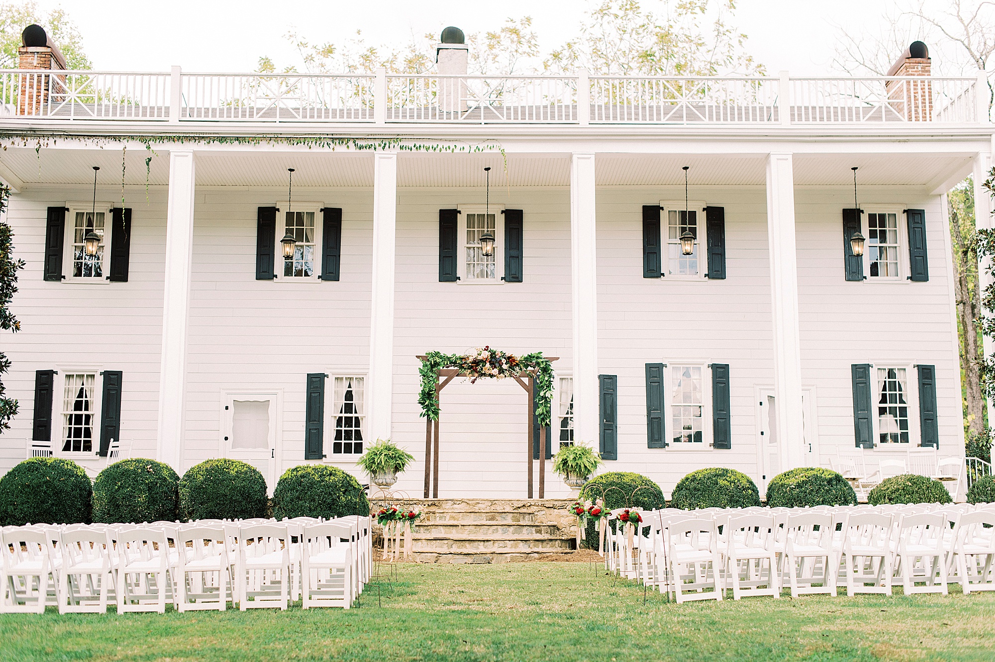 Vesuvius Vineyards wedding ceremony site on lawn of manor