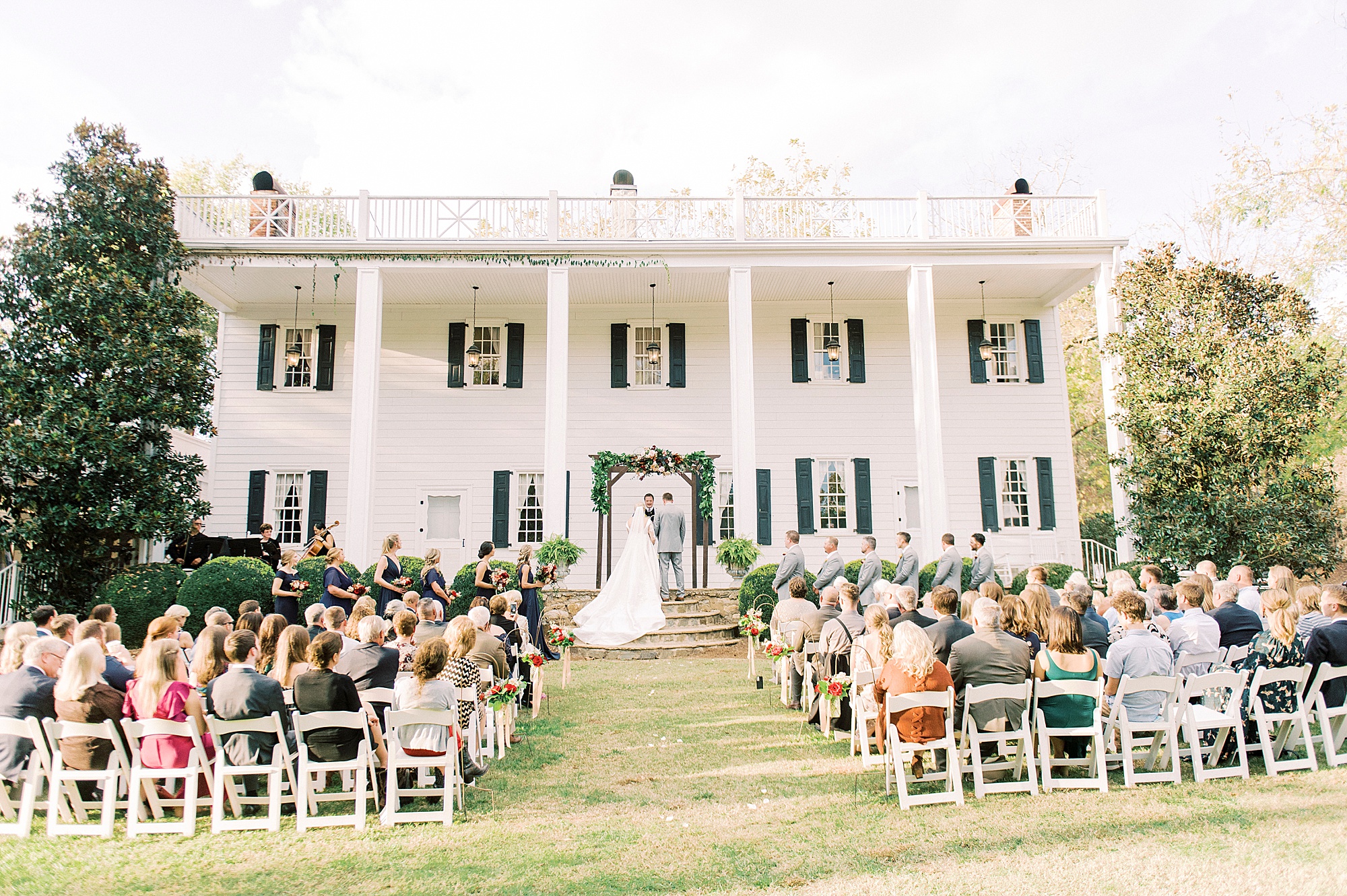 Vesuvius Vineyards wedding ceremony by manor house