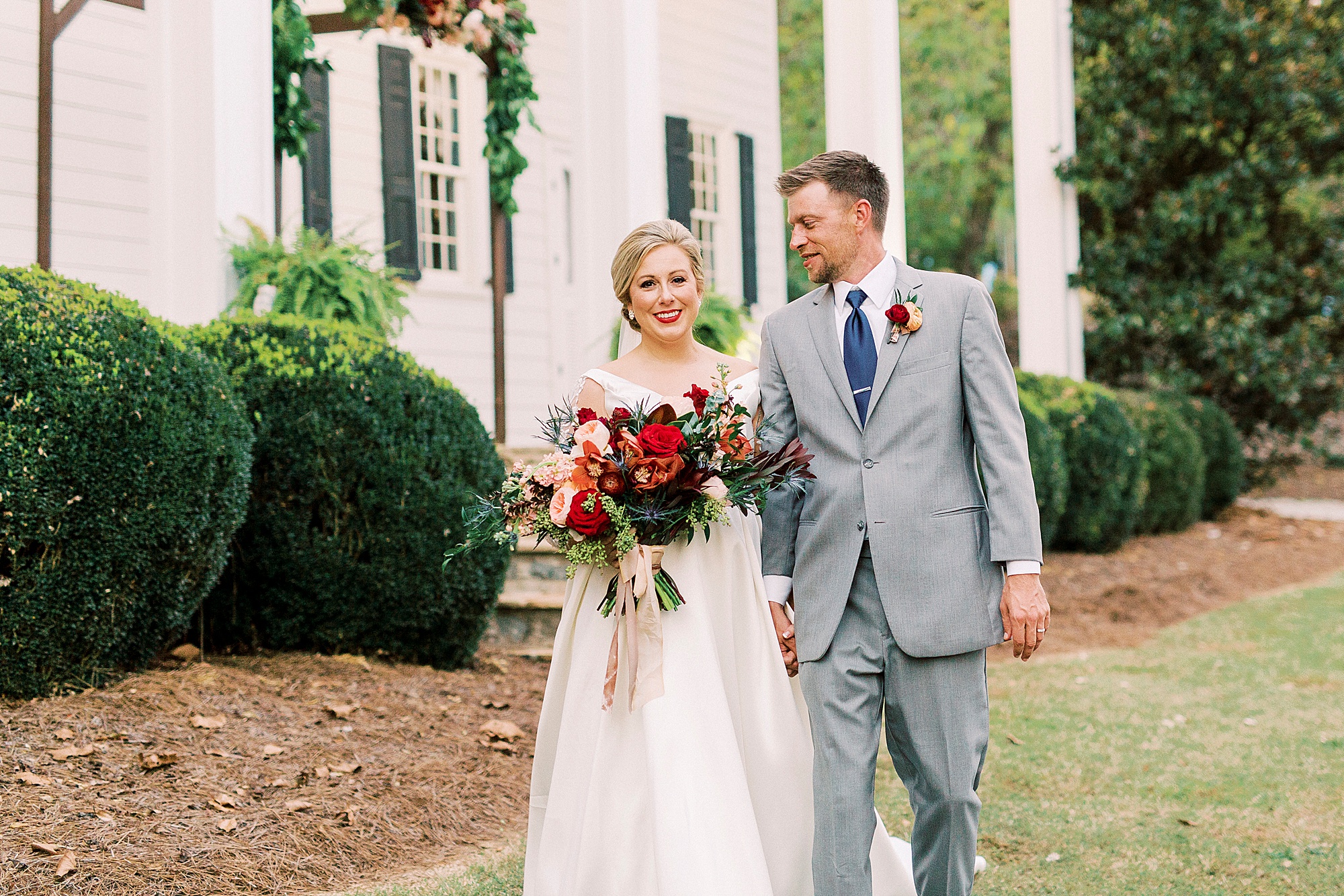fall wedding portraits at Vesuvius Vineyards