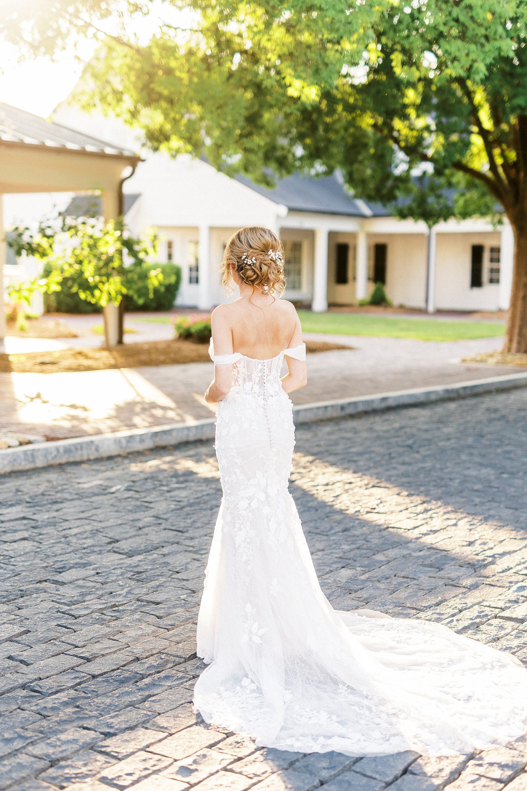 bride shows off back of wedding gown at Trump National Golf Club
