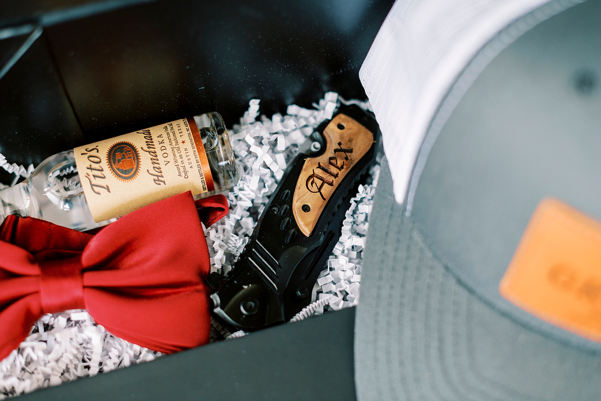 groomsman gift with knife and alcohol