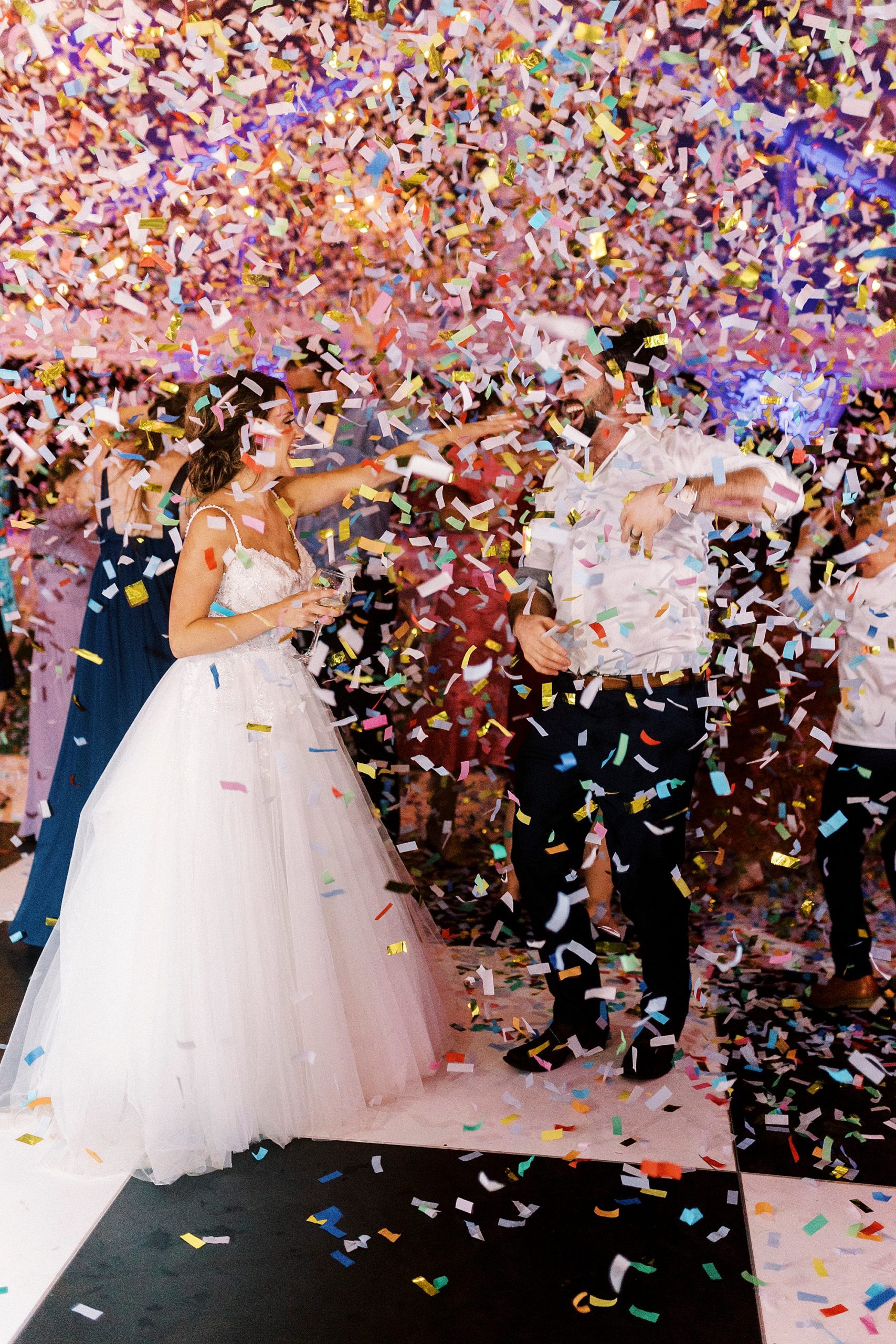 Wedding exit inspiration: Wedding photographer Kevyn Dixon shares her favorite Amazon finds to plan the perfect exit on your wedding day!