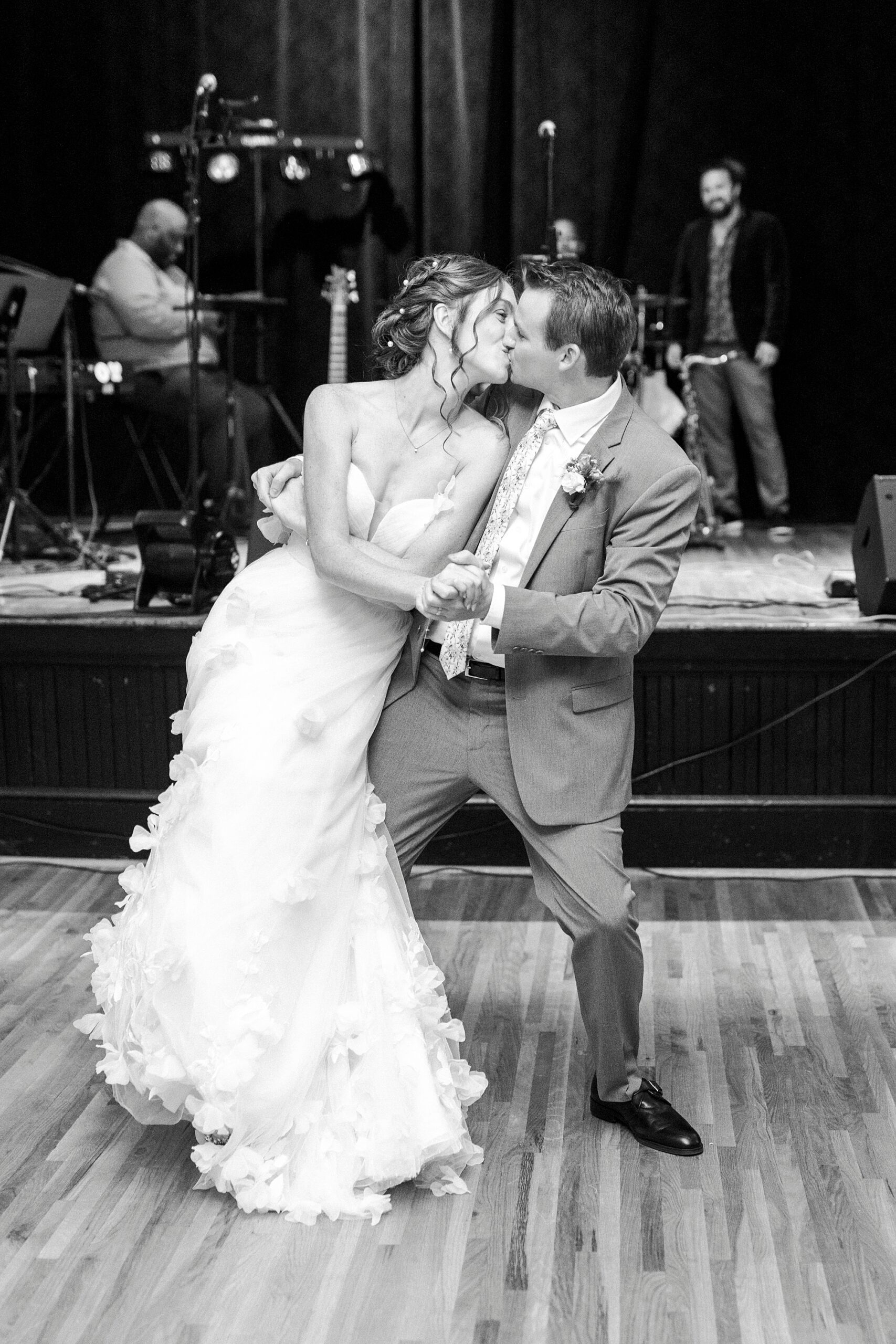 bride and groom kiss leaning into each other at the Palmer Building
