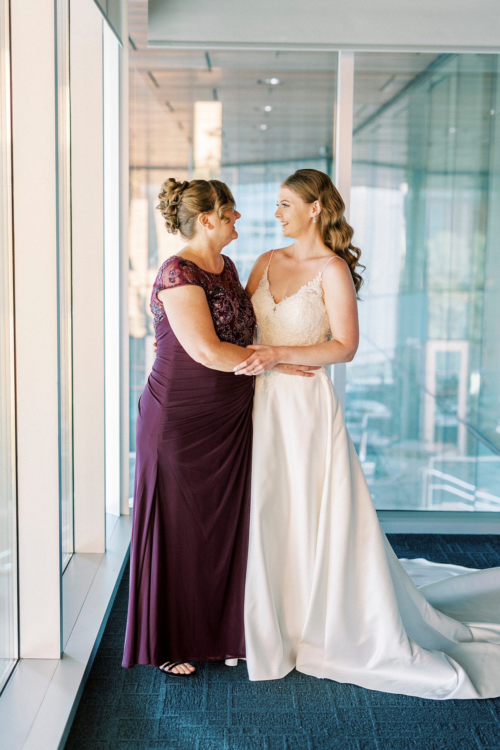 bride and mom hug during prep at Charlotte NC museum