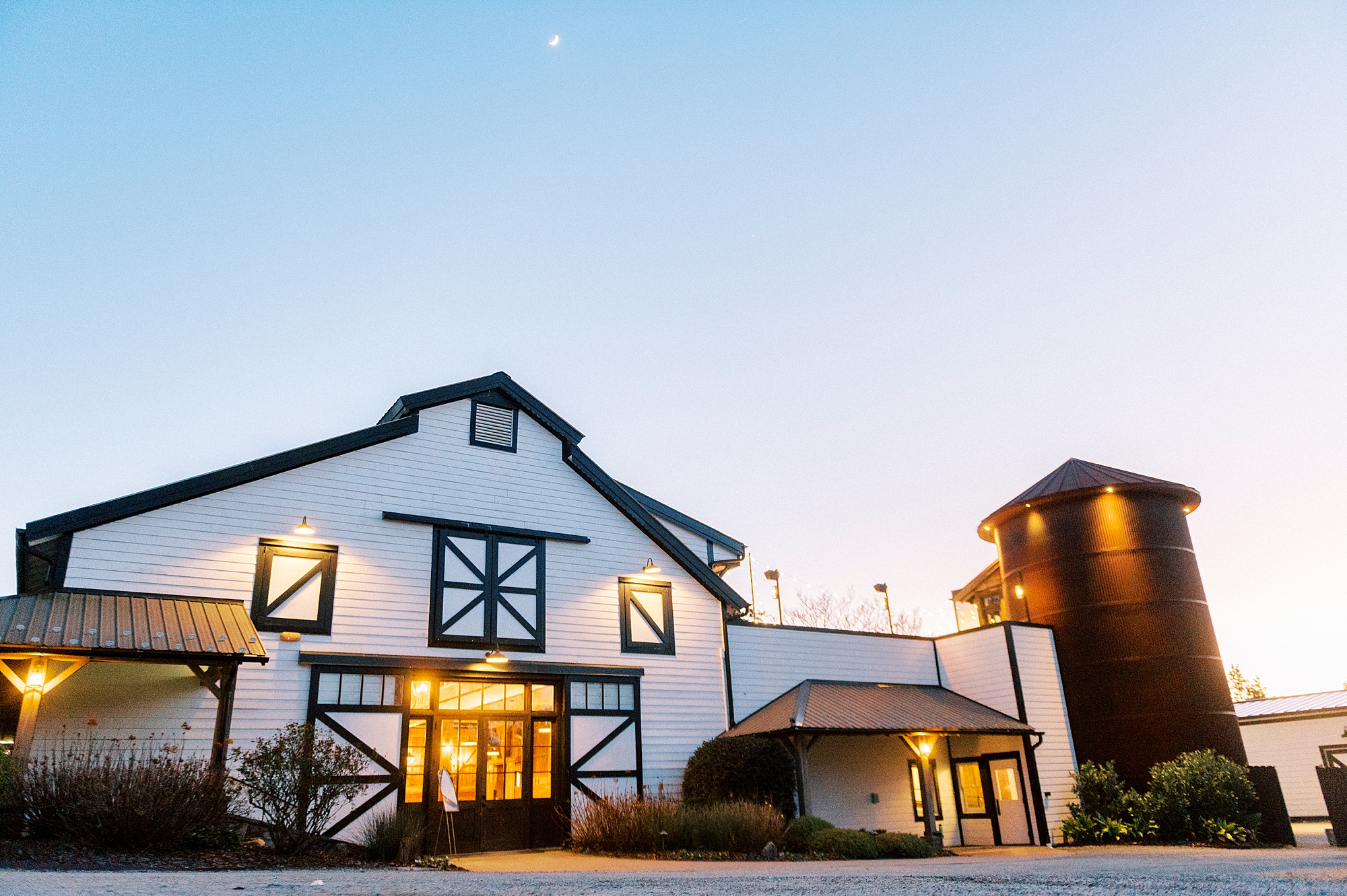winter wedding day at Summerfield Farms