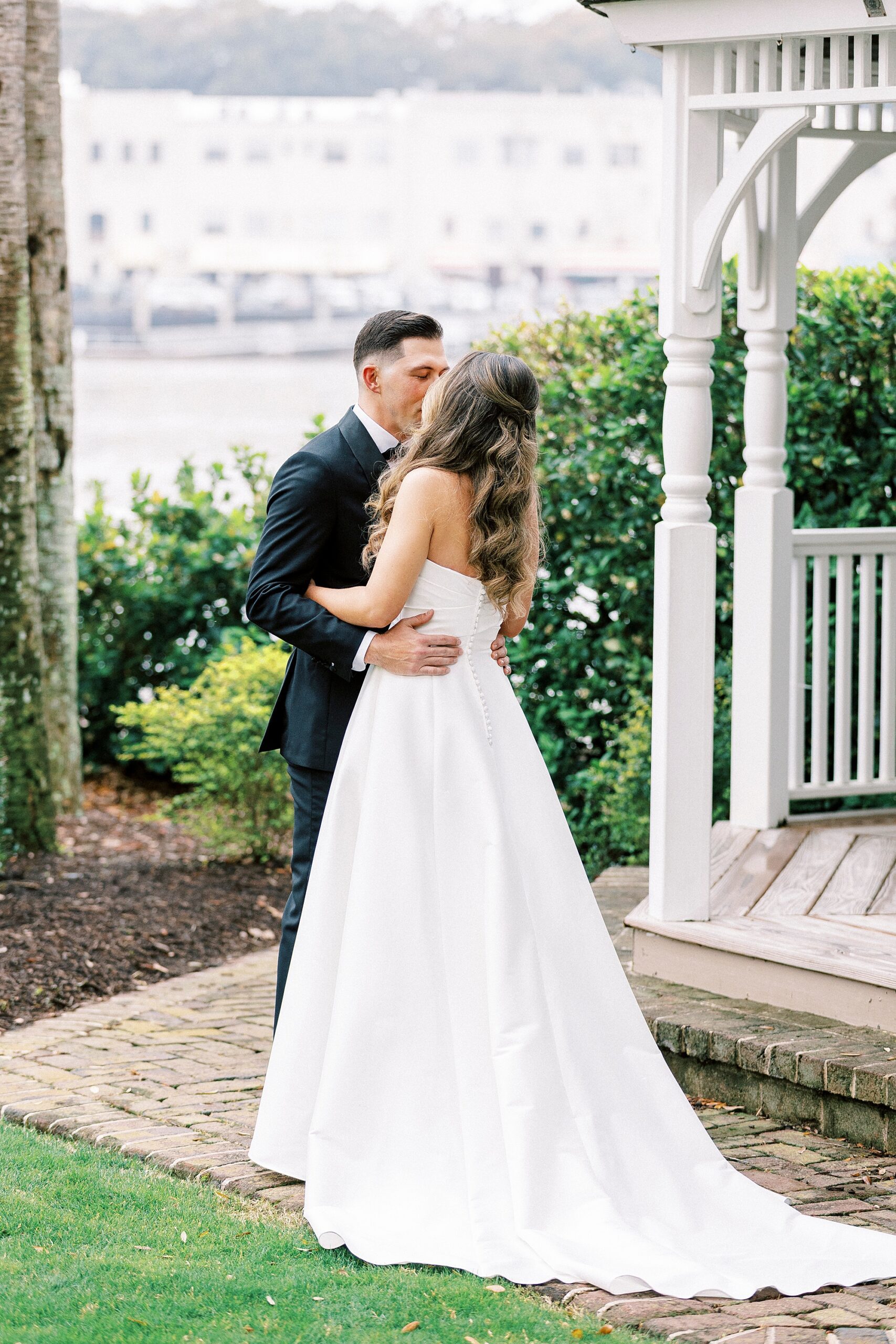 romantic Waterfront Wedding at The Westin Savannah