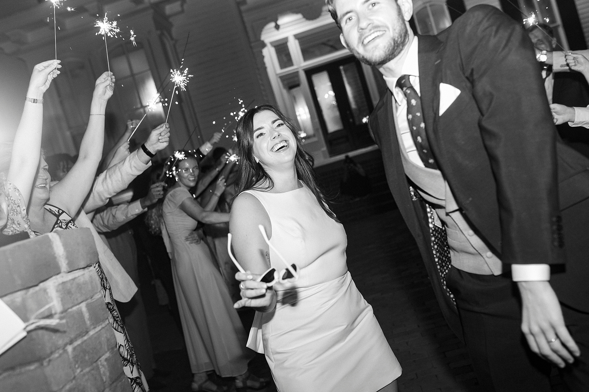 candid wedding photos 