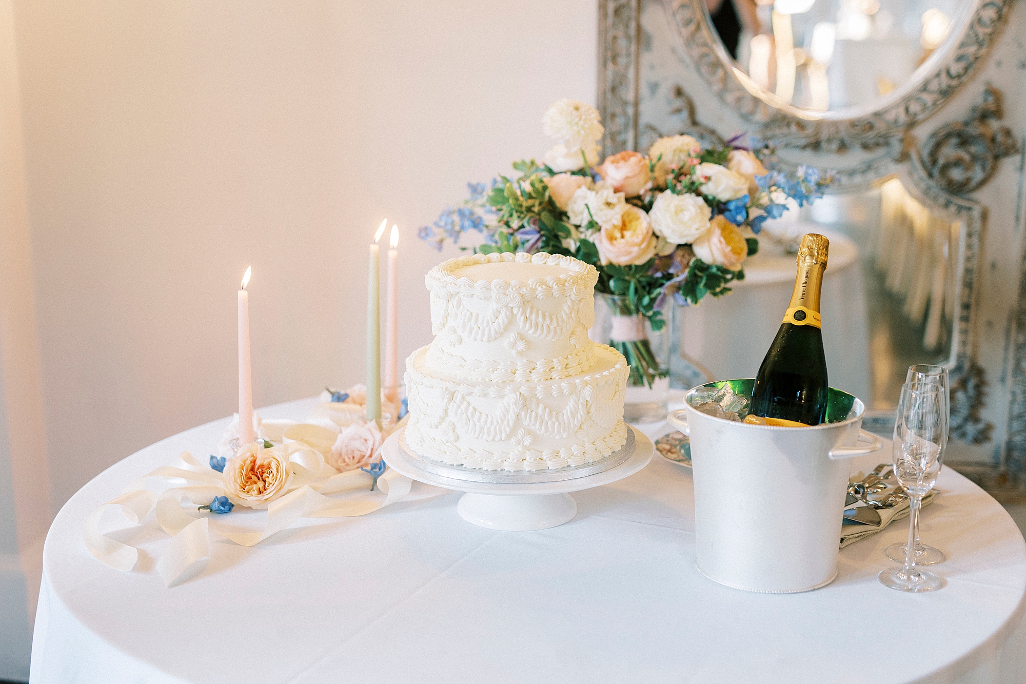 wedding cake table 