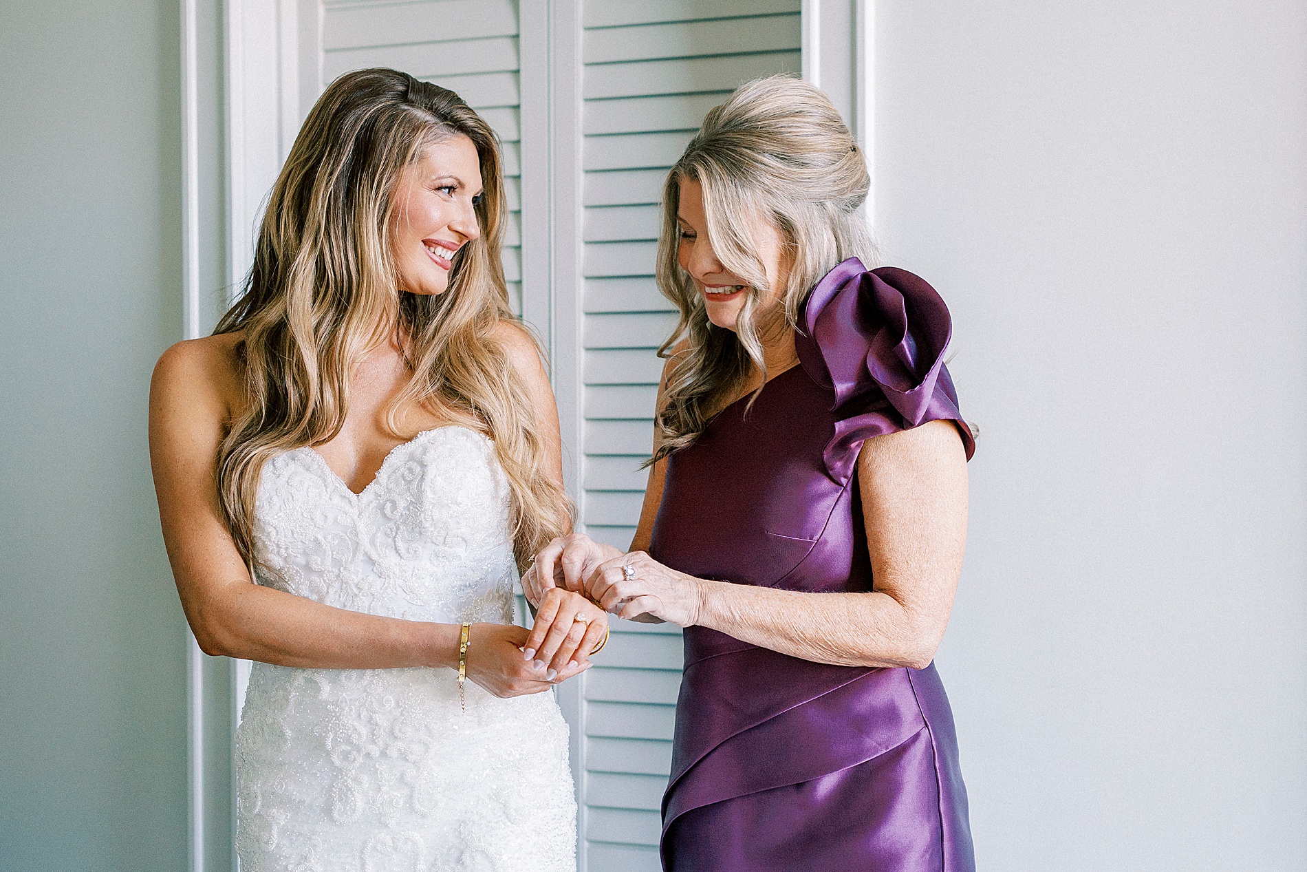 mom helps bride with bracelet 