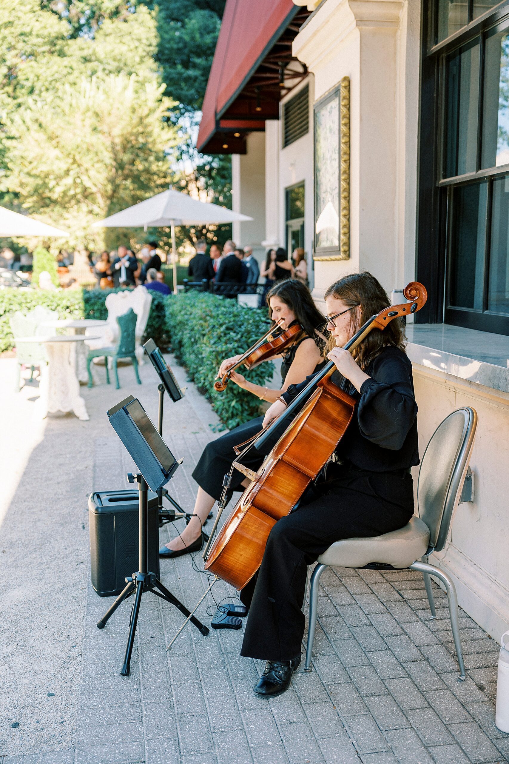 live music at outdoor wedding ceremony 