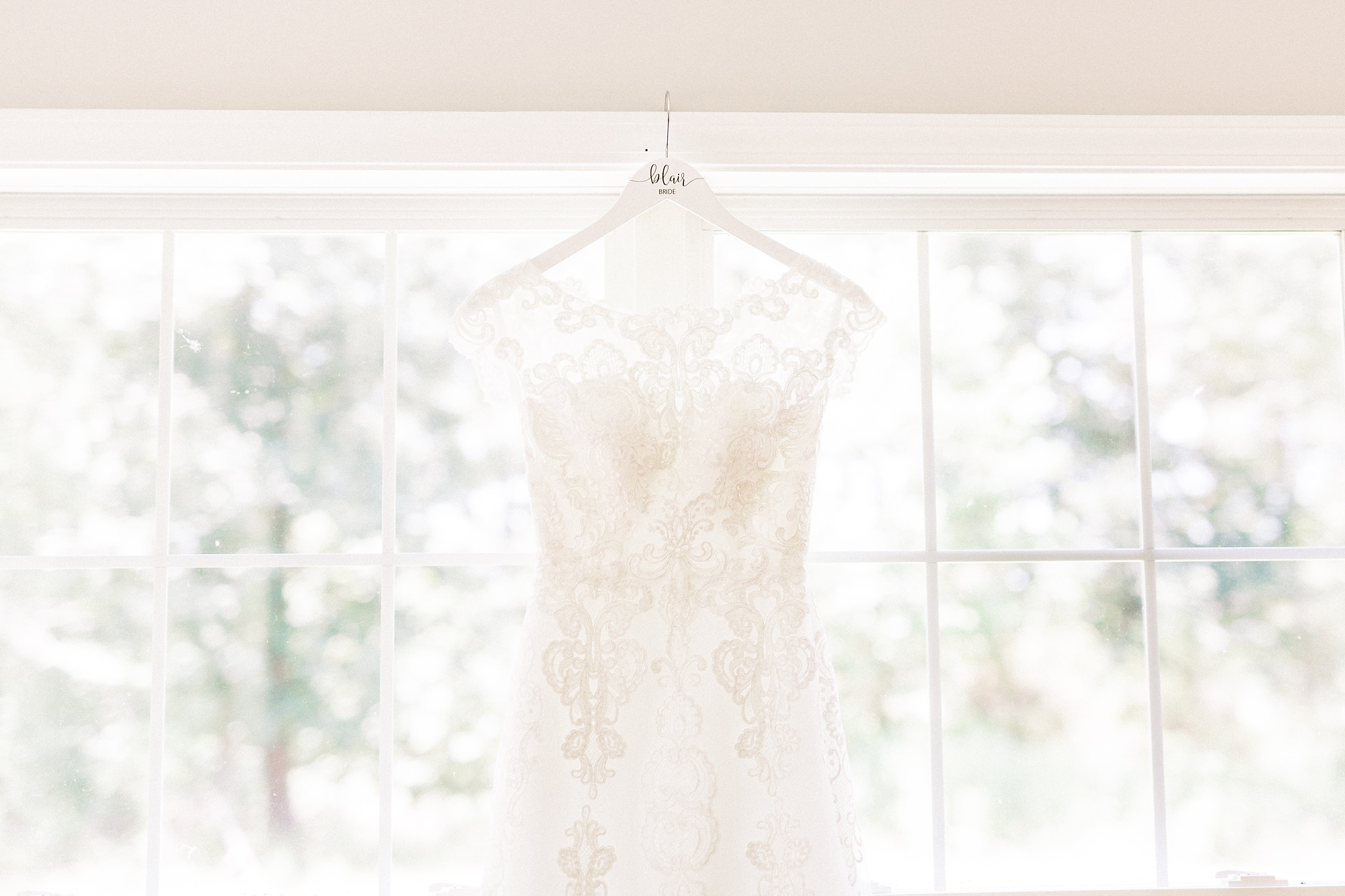 Elegant wedding in Charlotte NC photographed by Kevyn Dixon Photography with light blue and navy details