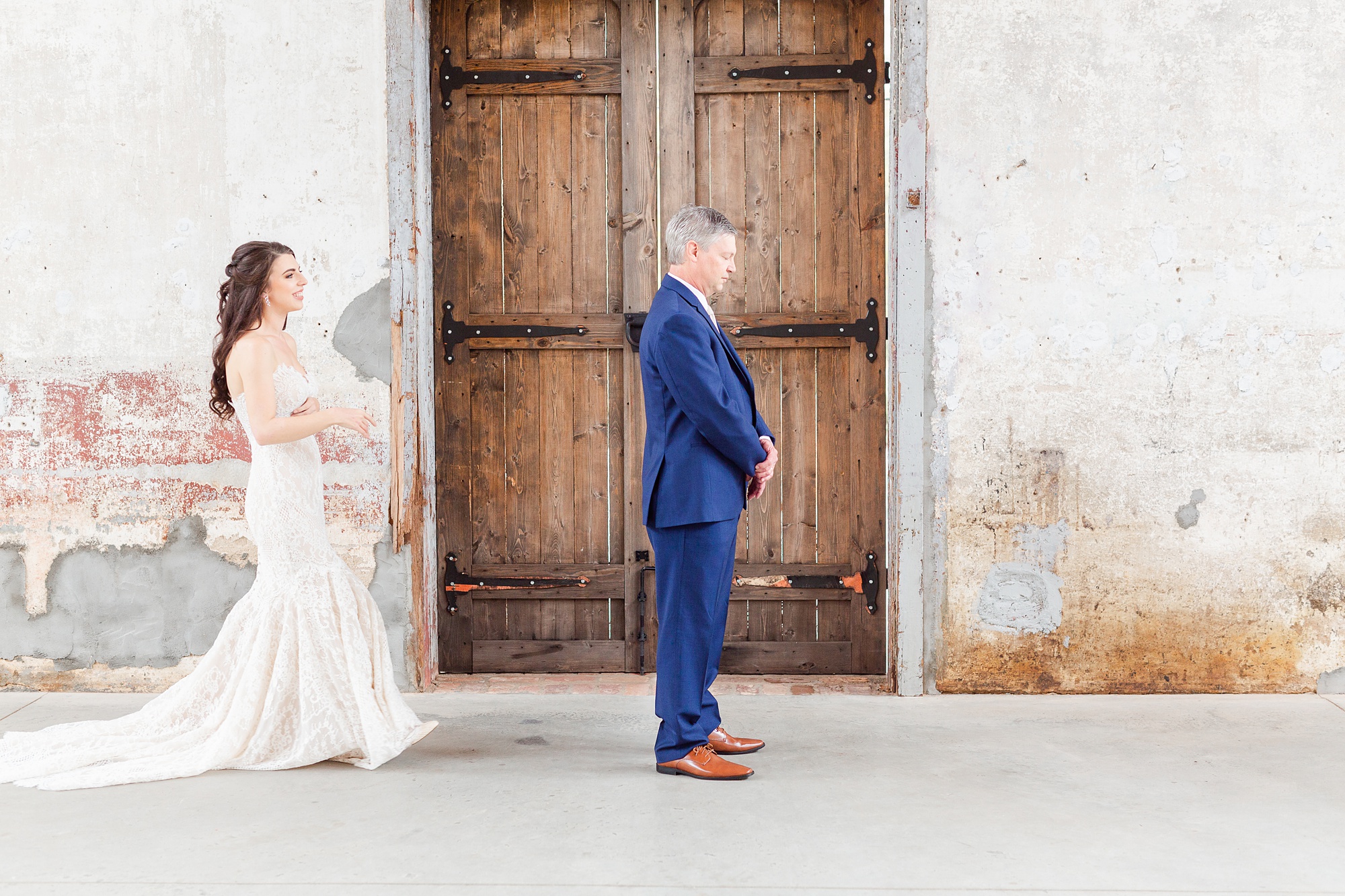 bride approaches dad during first look