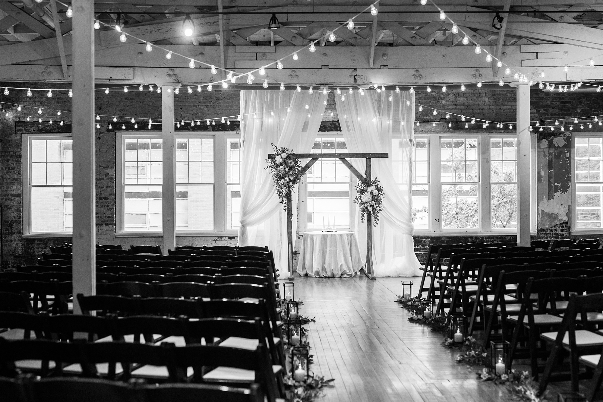 romantic rustic wedding ceremony at Stockroom at 230
