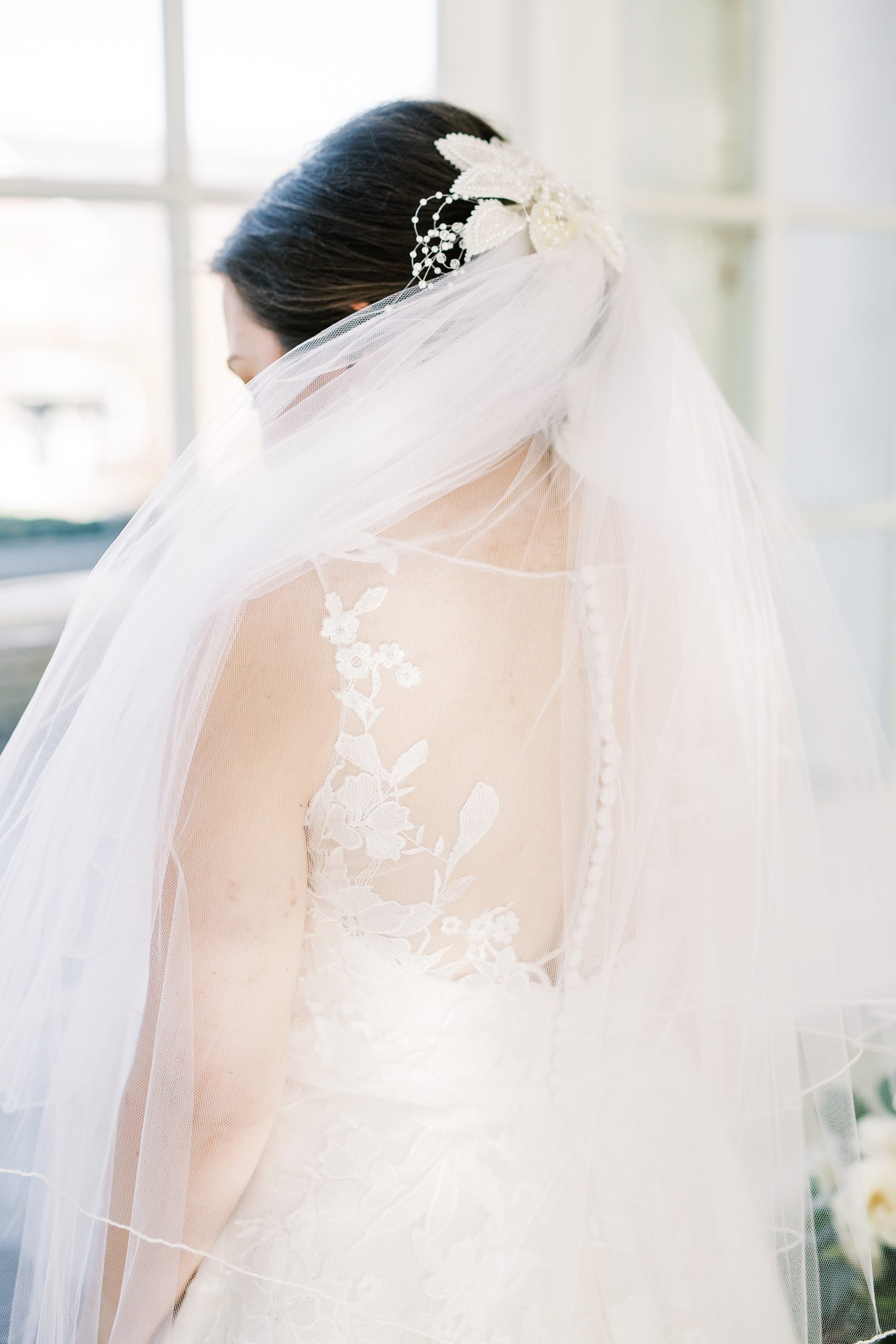 bride shows off classic veil on wedding day at Separk Mansion