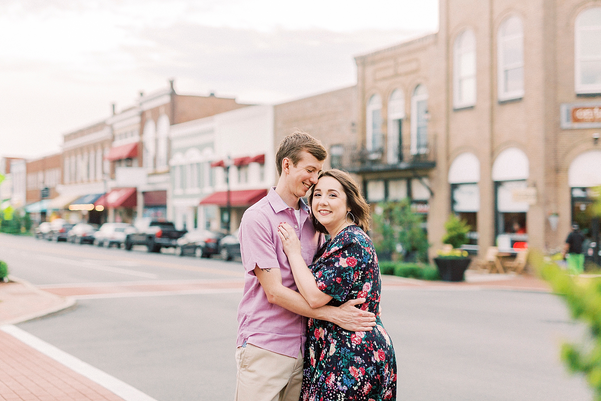married couple hugs on street in Downtown Mooresville