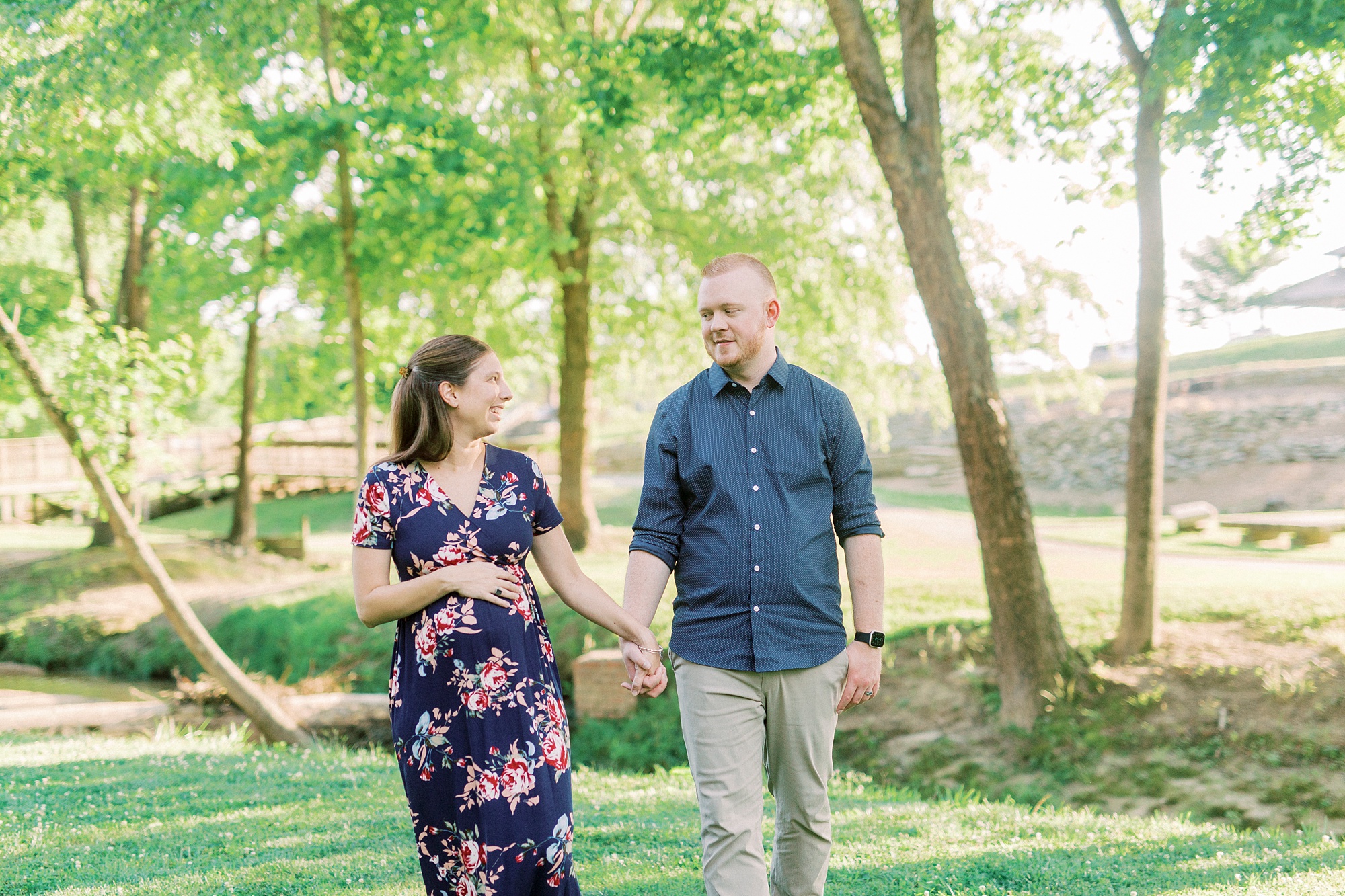 Rankin Lake Park maternity session for couple in blue outfits