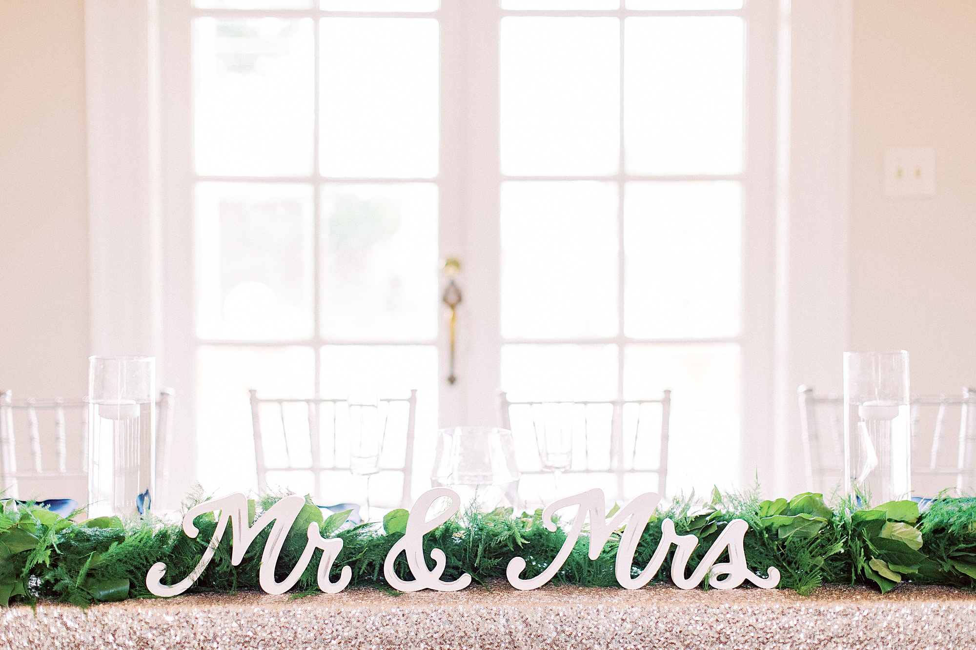 Mr and Mrs signs on sweetheart table at Separk Mansion