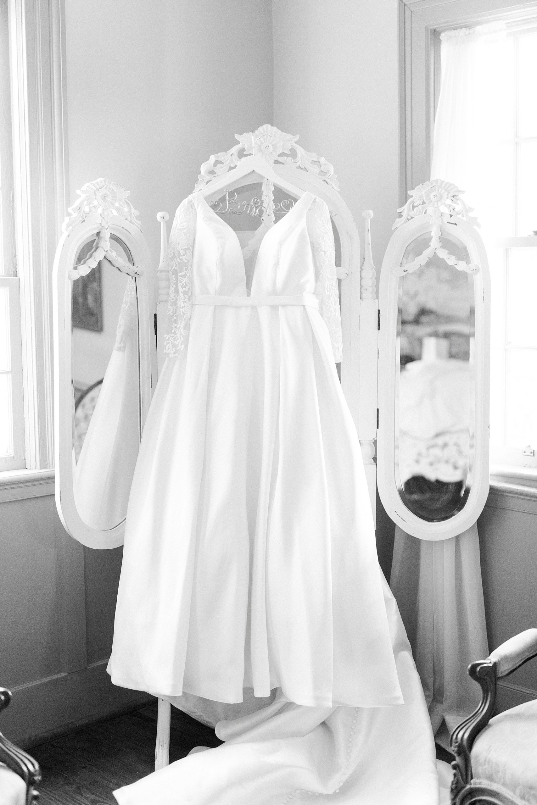 wedding dress hangs on mirror at Vesuvius Vineyards