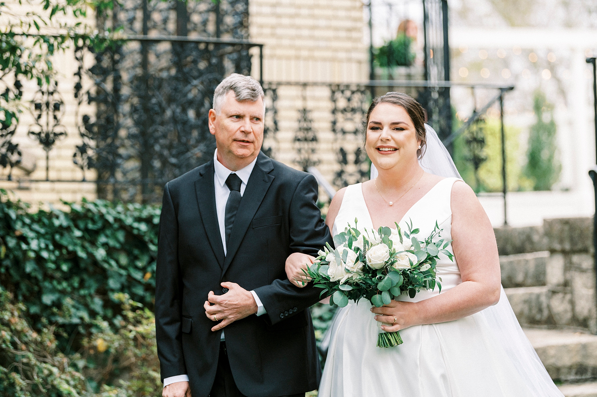 dad walks bride down aisle for outdoor ceremony at the Separk Mansion