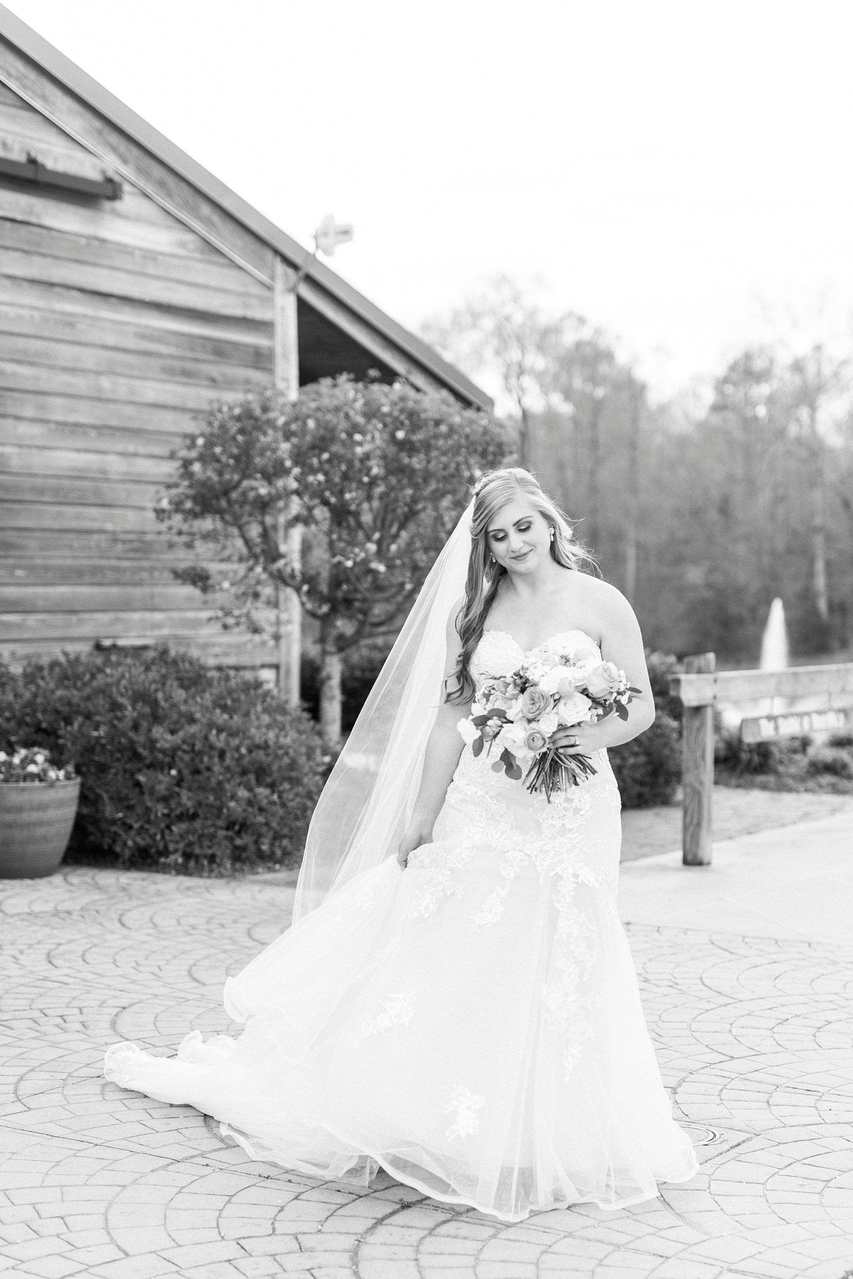 spring bridal portraits at The Stable at Riverview