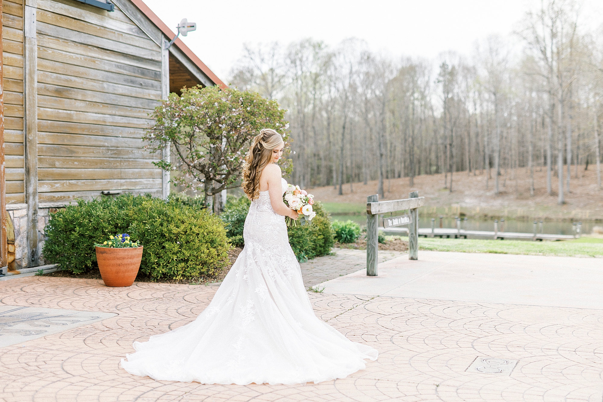 The Stable at Riverview bridal portraits in the springtime
