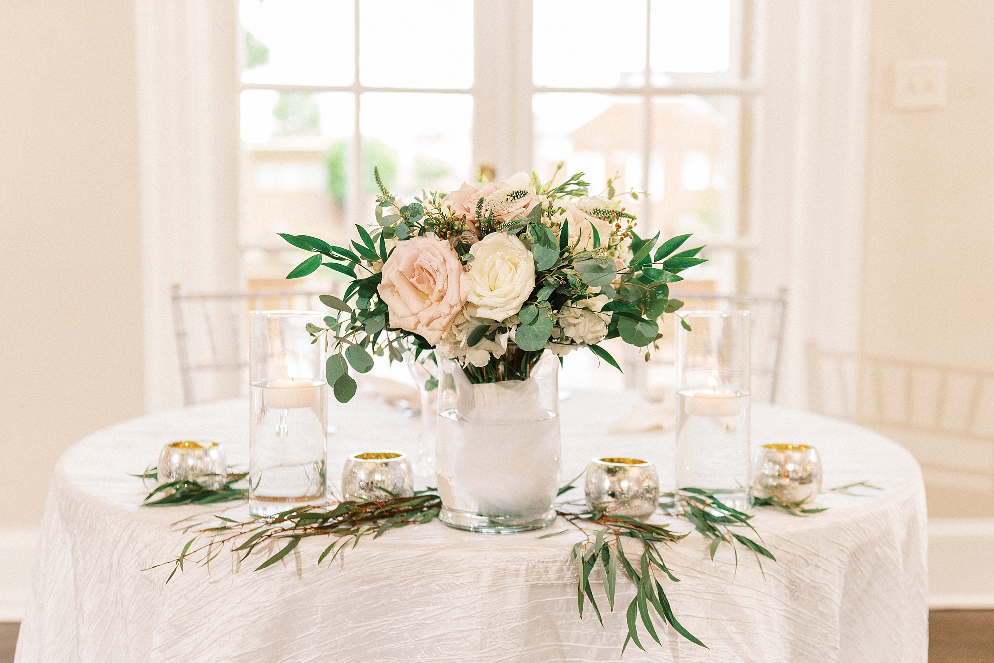 centerpieces with ivory and pink flowers at Separk Mansion