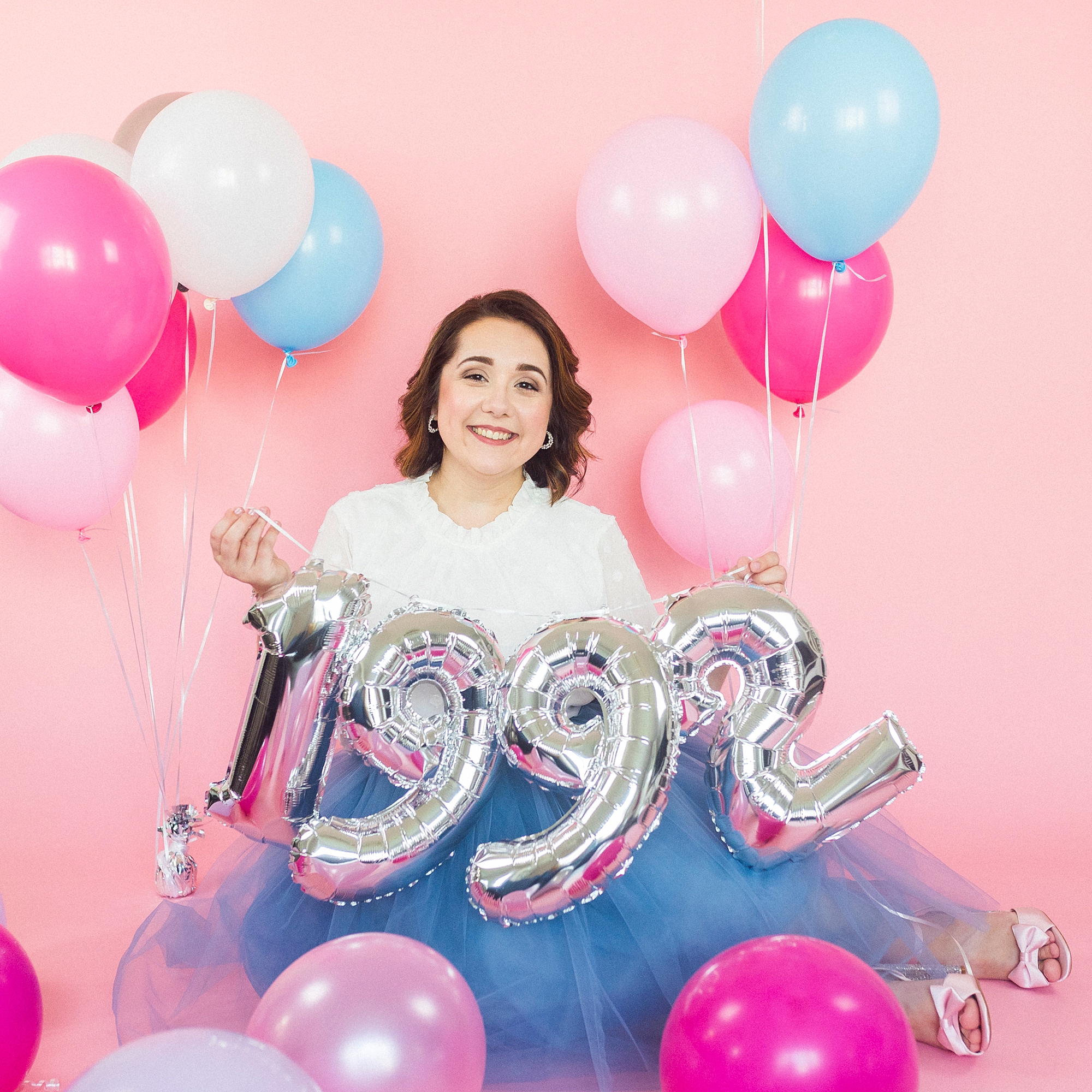 30th birthday portraits with bright balloons