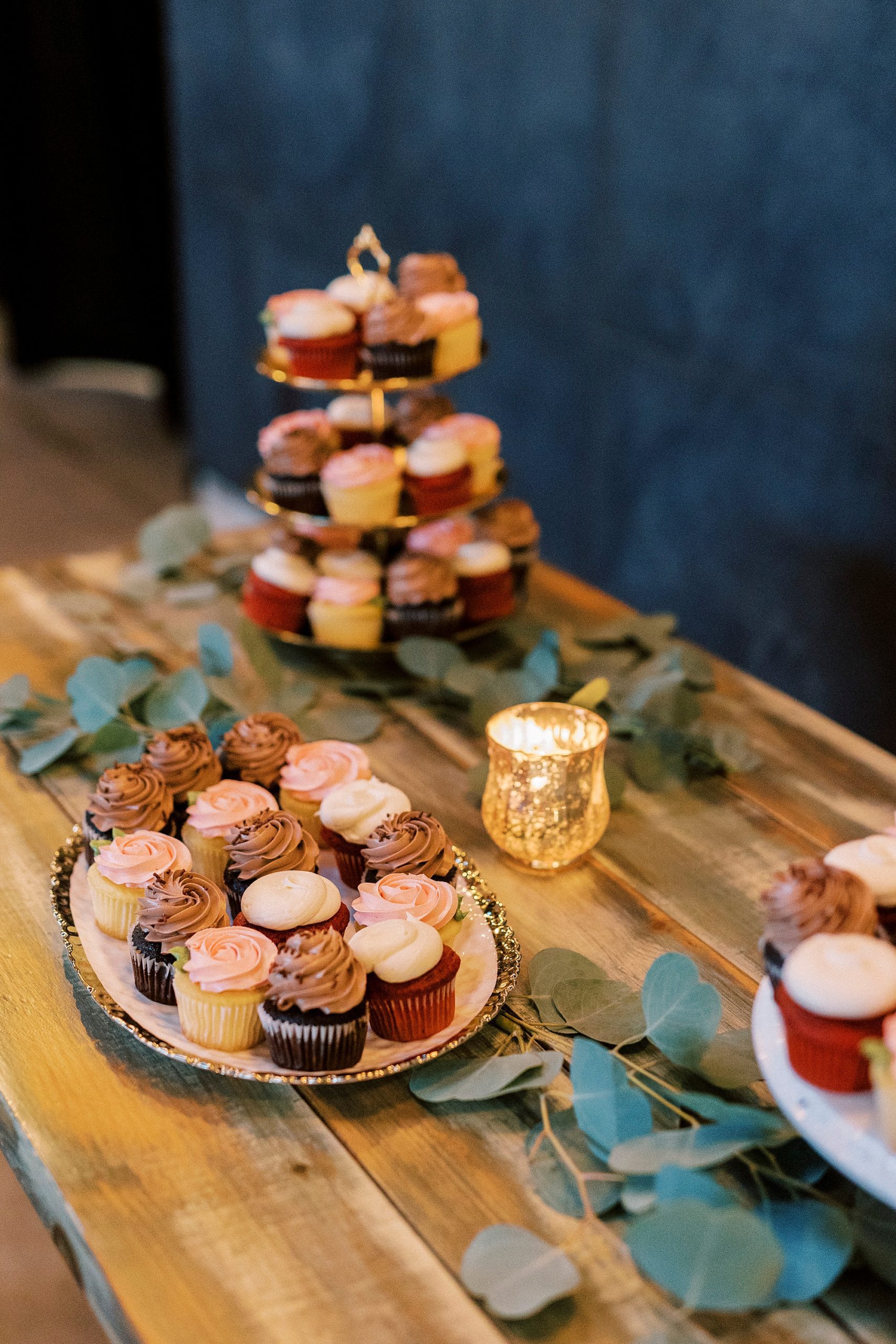 cupcakes on display for NC wedding reception 