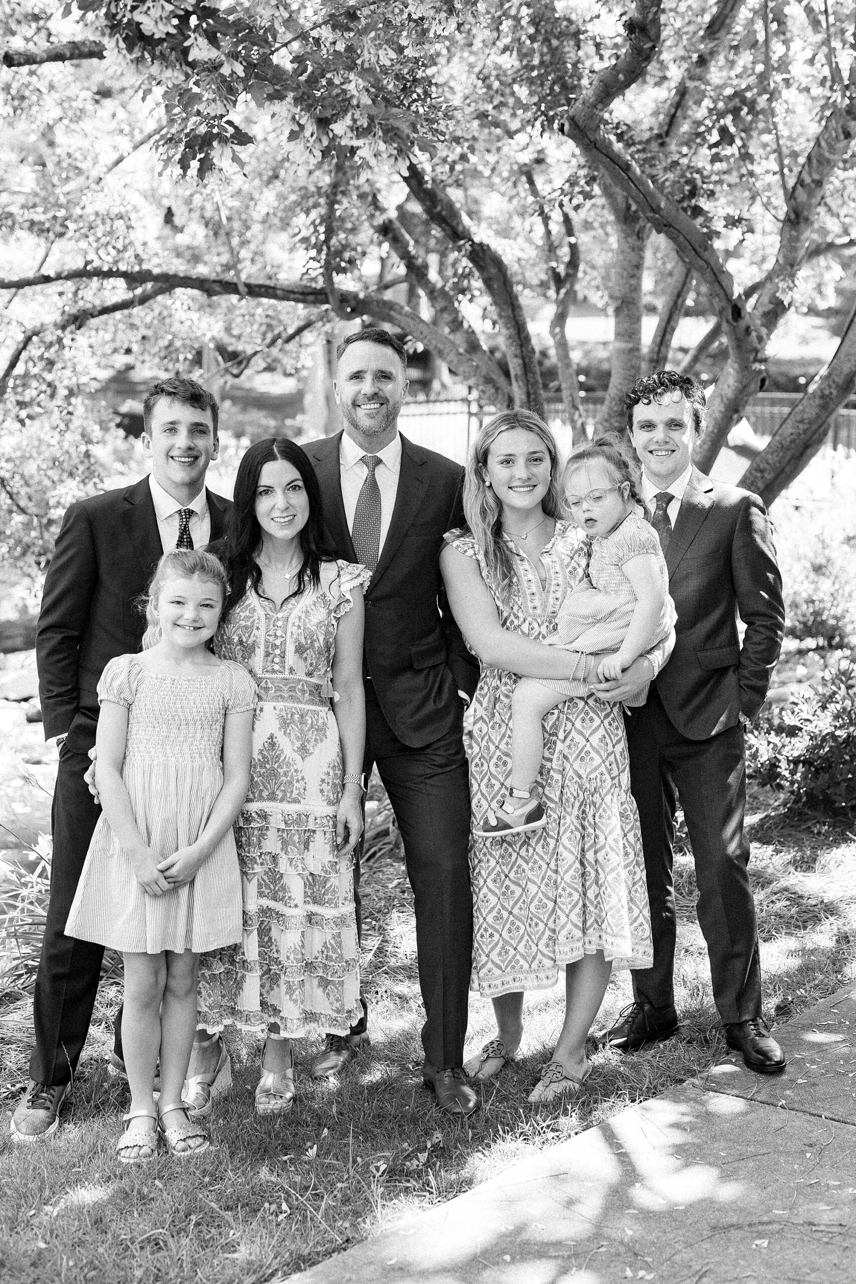 parents pose with 5 children during Cullman Park family photos